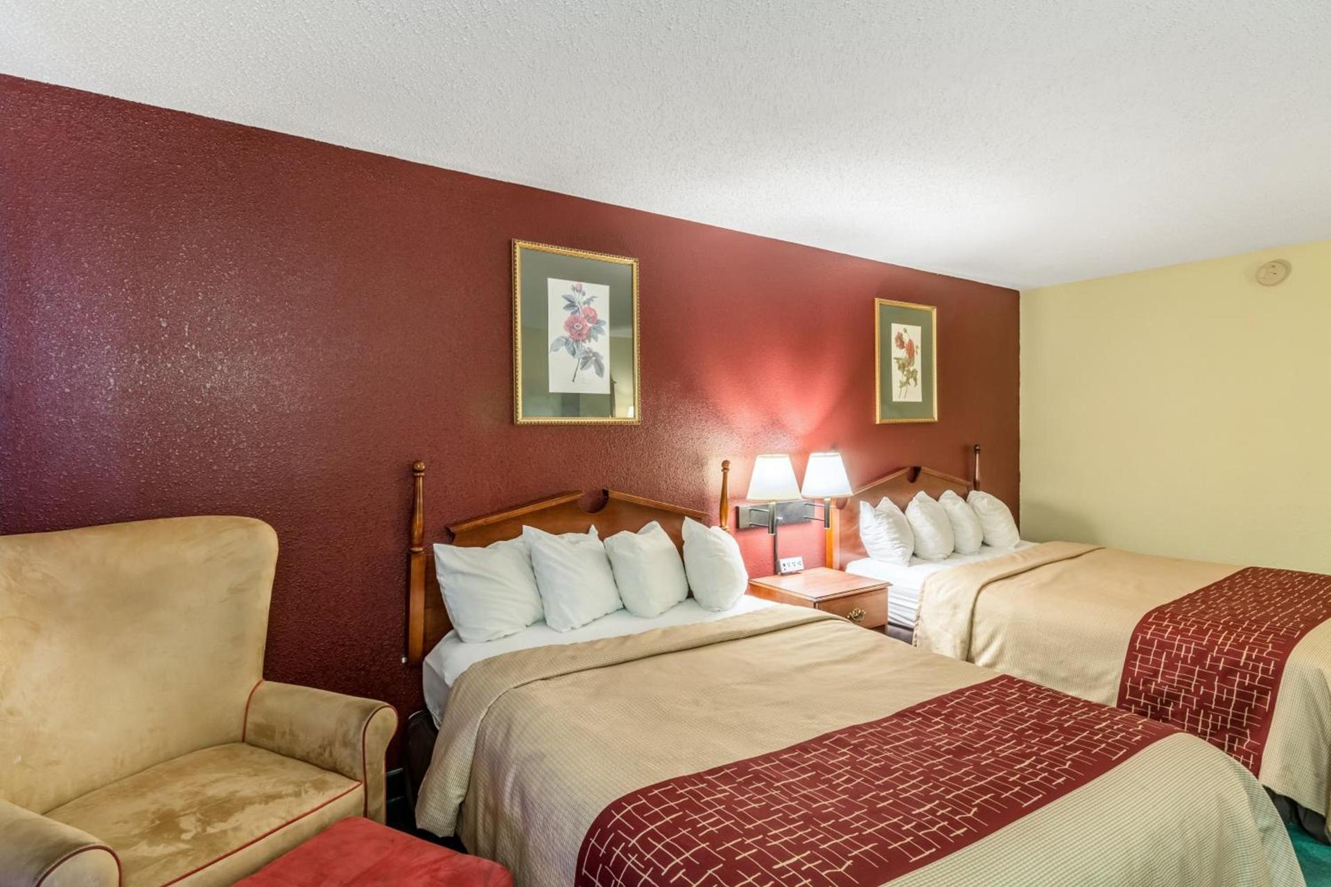 Red Roof Inn Morehead photo 16
