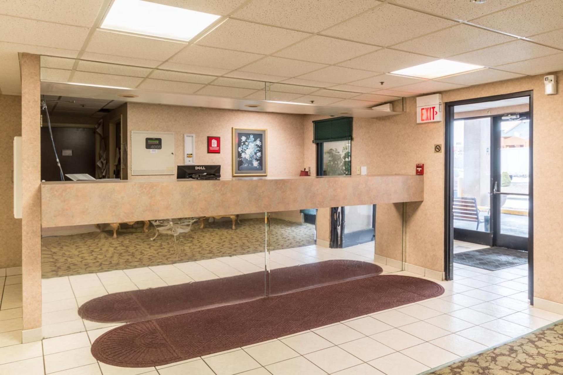 Red Roof Inn Morehead photo 8