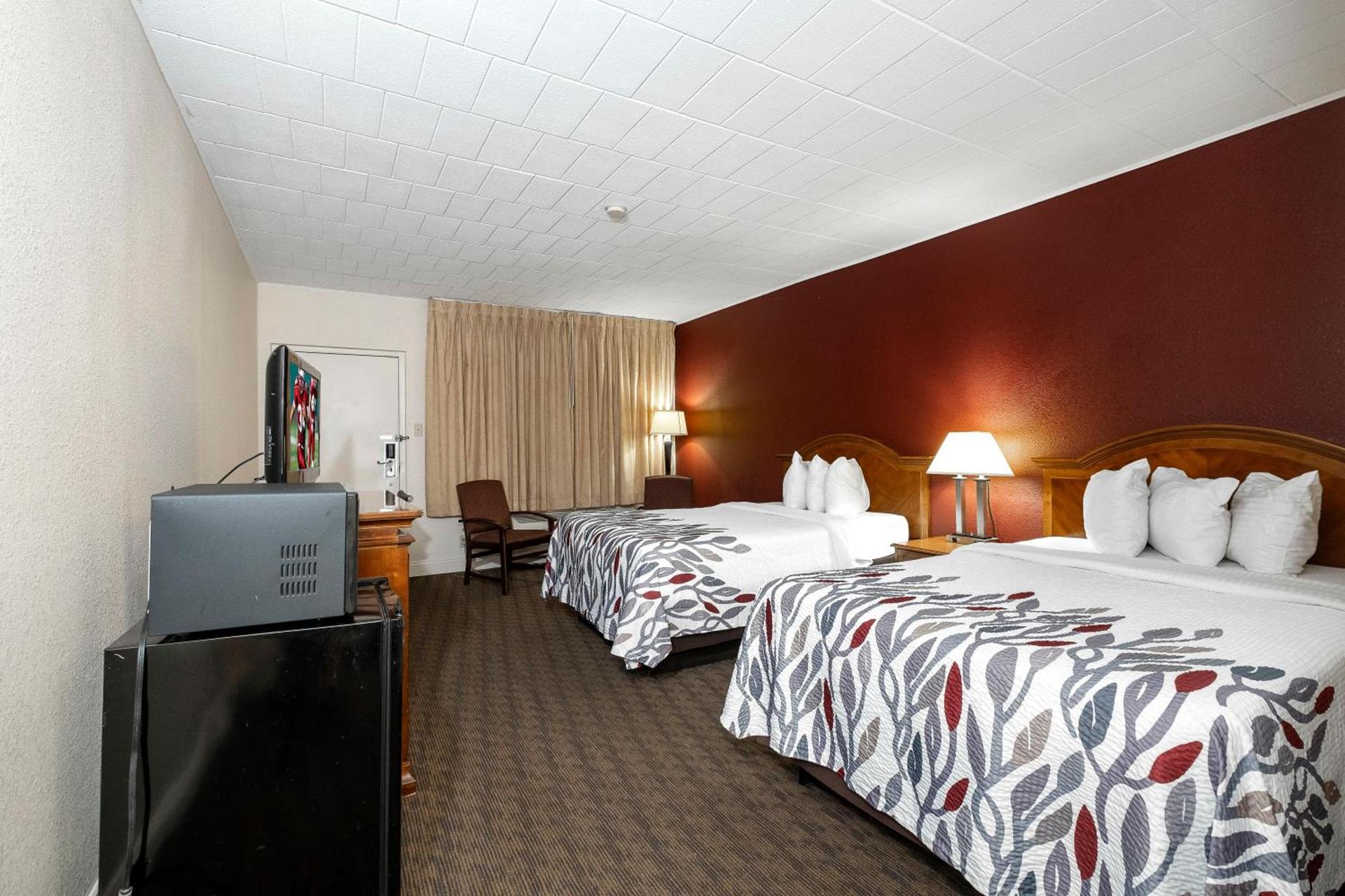 Red Roof Inn & Suites Hazleton photo 14