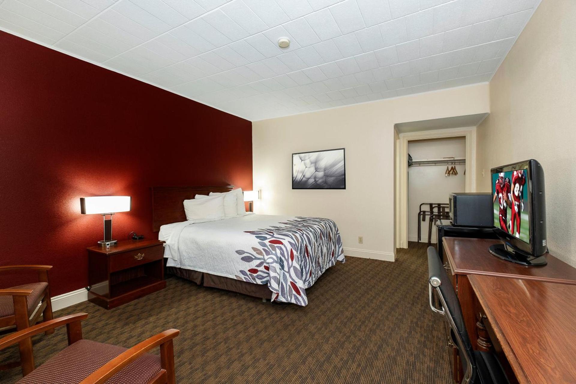 Red Roof Inn & Suites Hazleton photo 20