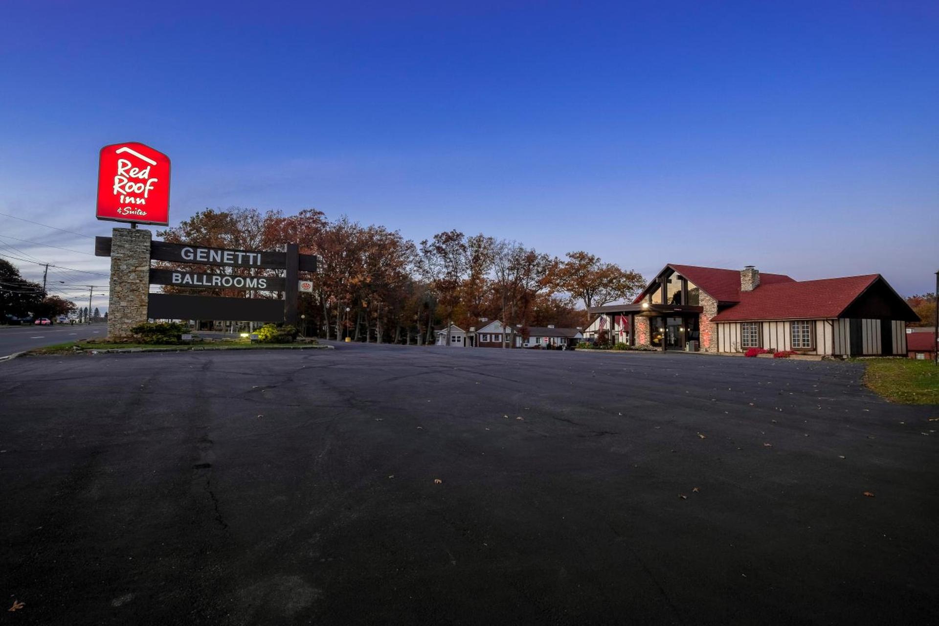 Red Roof Inn & Suites Hazleton photo 3