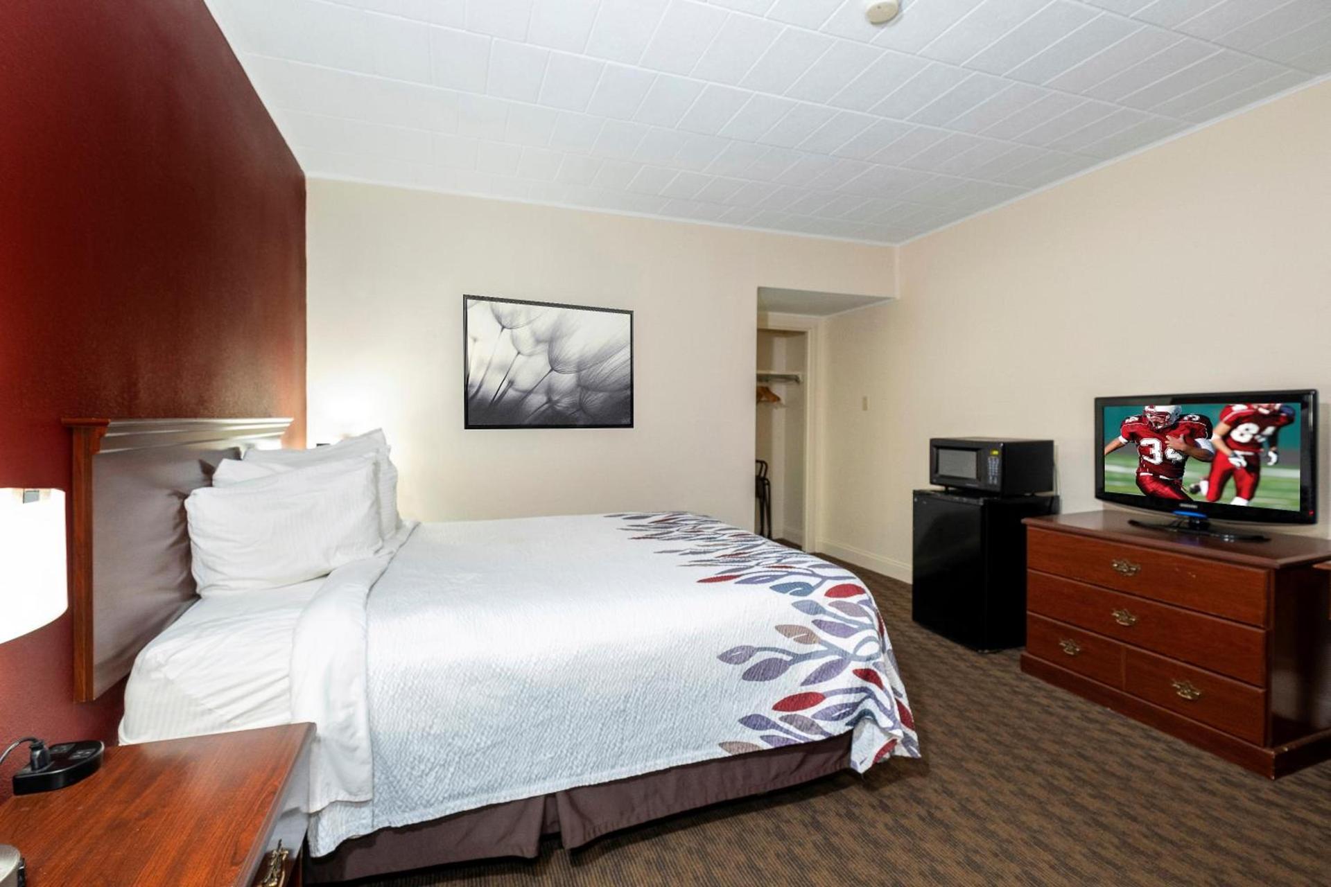 Red Roof Inn & Suites Hazleton photo 22