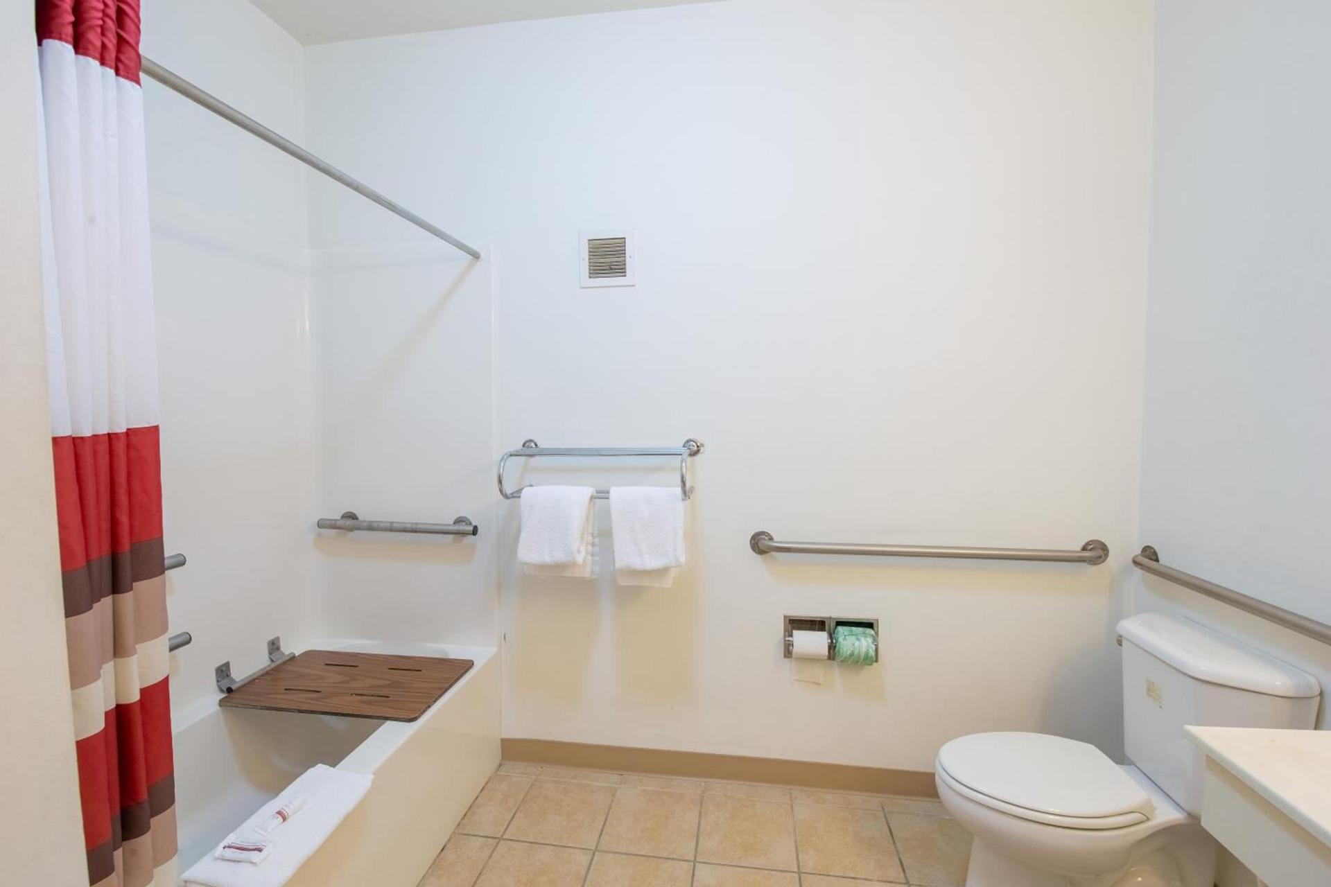 Red Roof Inn & Suites Indianapolis Airport photo 42
