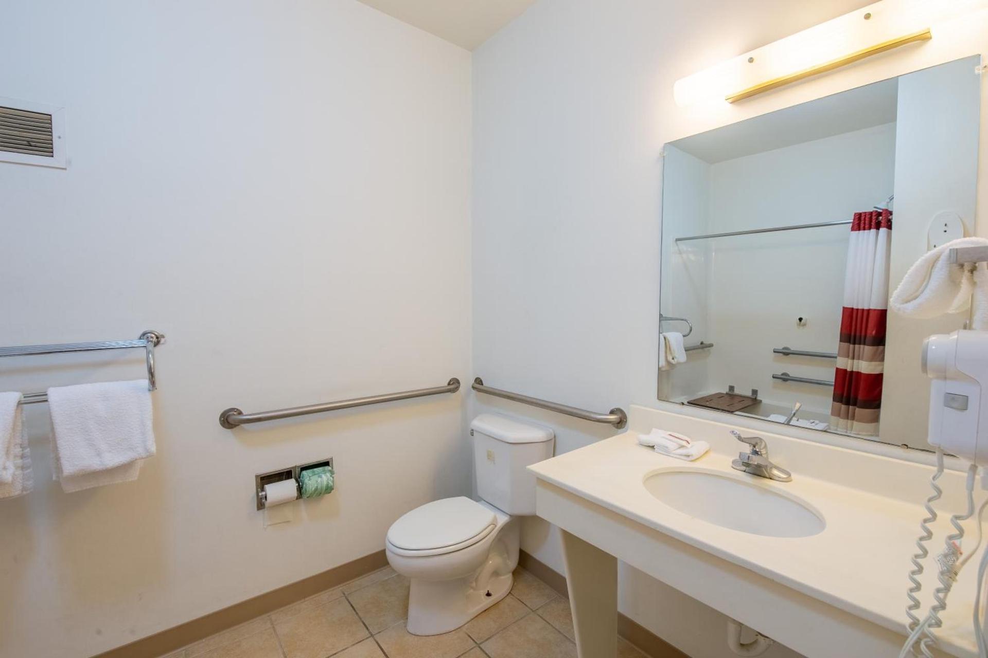 Red Roof Inn & Suites Indianapolis Airport photo 41