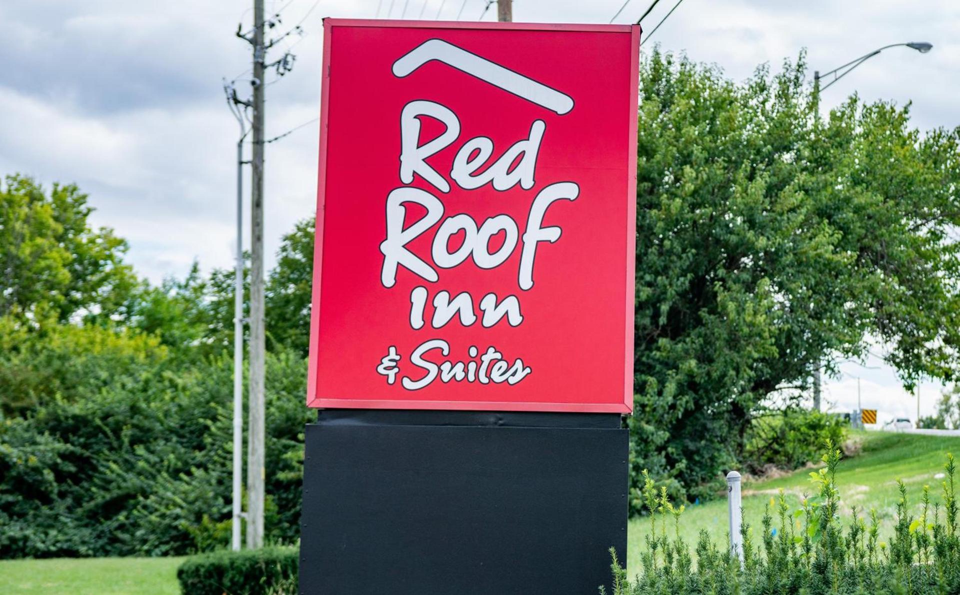Red Roof Inn & Suites Indianapolis Airport photo 2