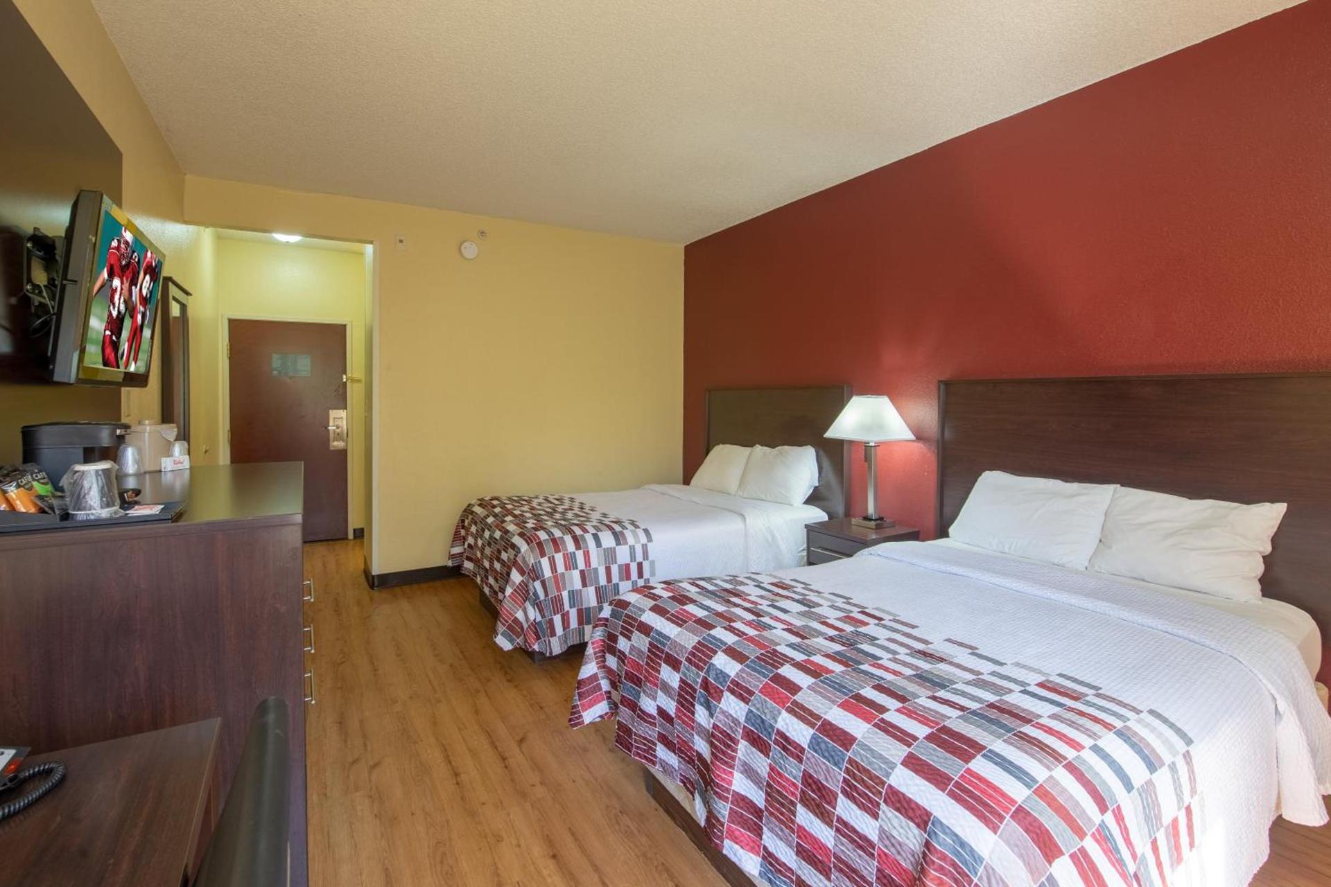 Red Roof Inn & Suites Indianapolis Airport photo 21