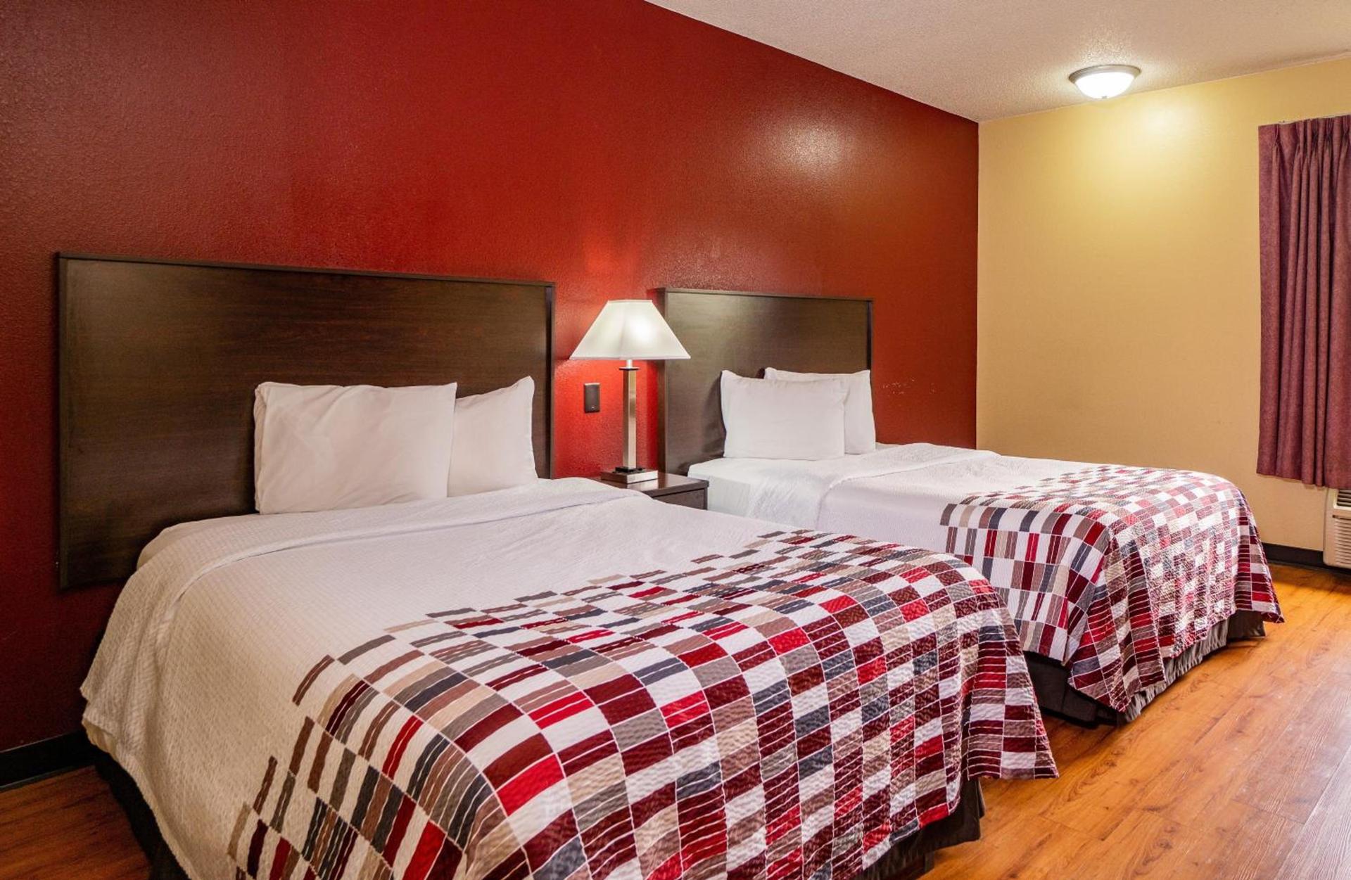 Red Roof Inn & Suites Indianapolis Airport photo 24