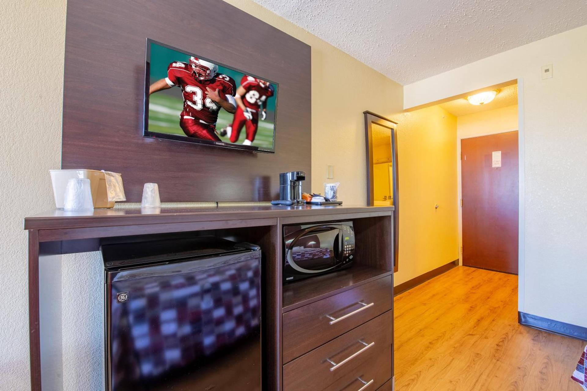 Red Roof Inn & Suites Indianapolis Airport photo 34