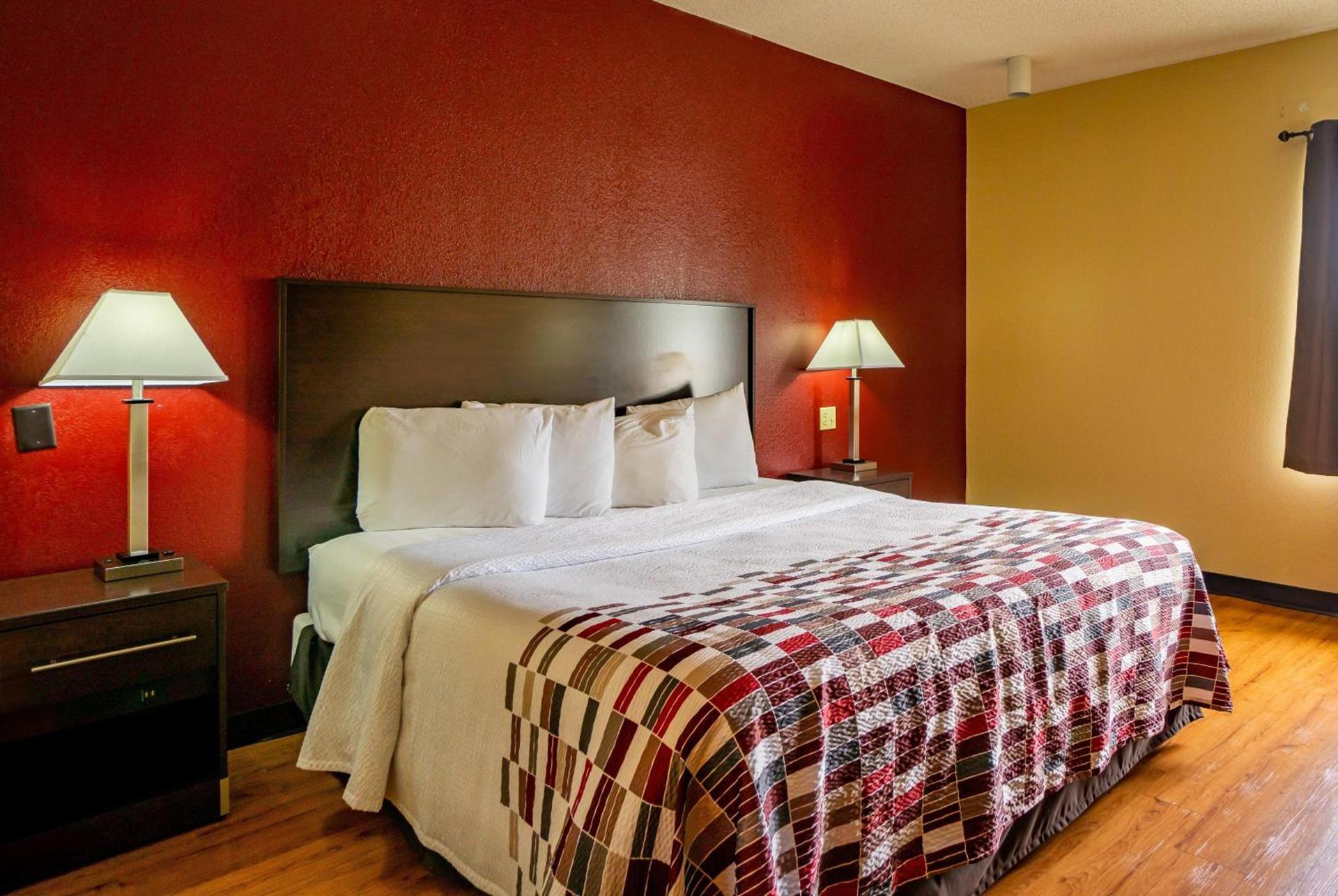 Red Roof Inn & Suites Indianapolis Airport photo 27