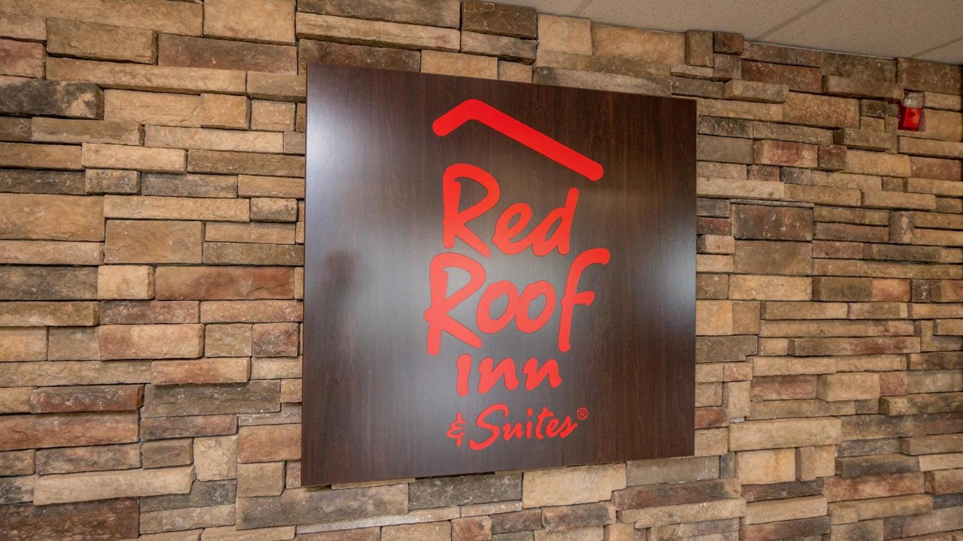 Red Roof Inn & Suites Indianapolis Airport photo 8