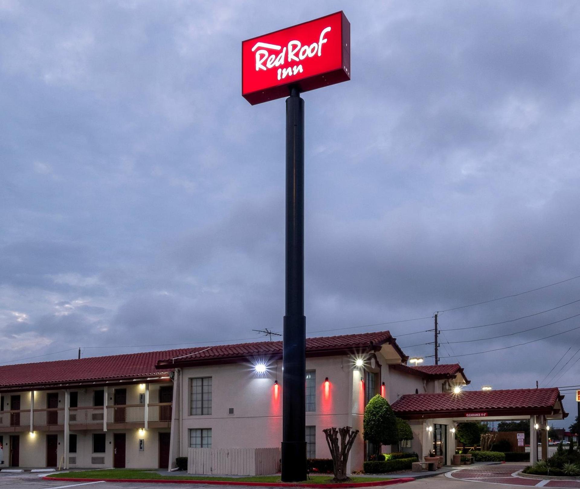 Red Roof Inn Houston North - FM1960 & I-45 photo 4