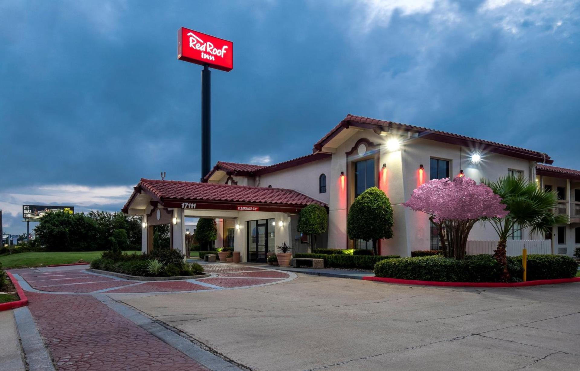 Red Roof Inn Houston North - FM1960 & I-45 photo 5