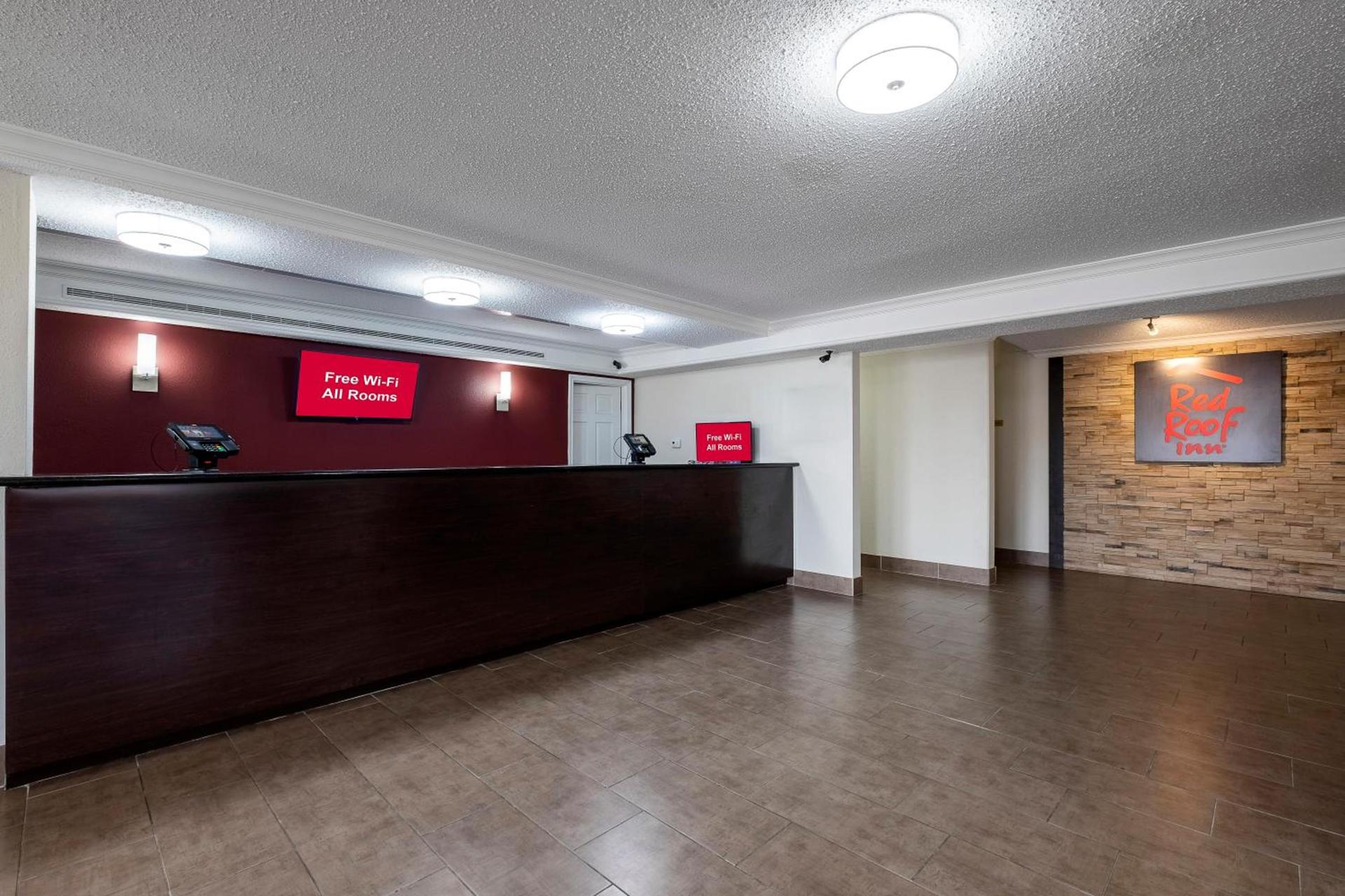 Red Roof Inn Houston North - FM1960 & I-45 photo 7