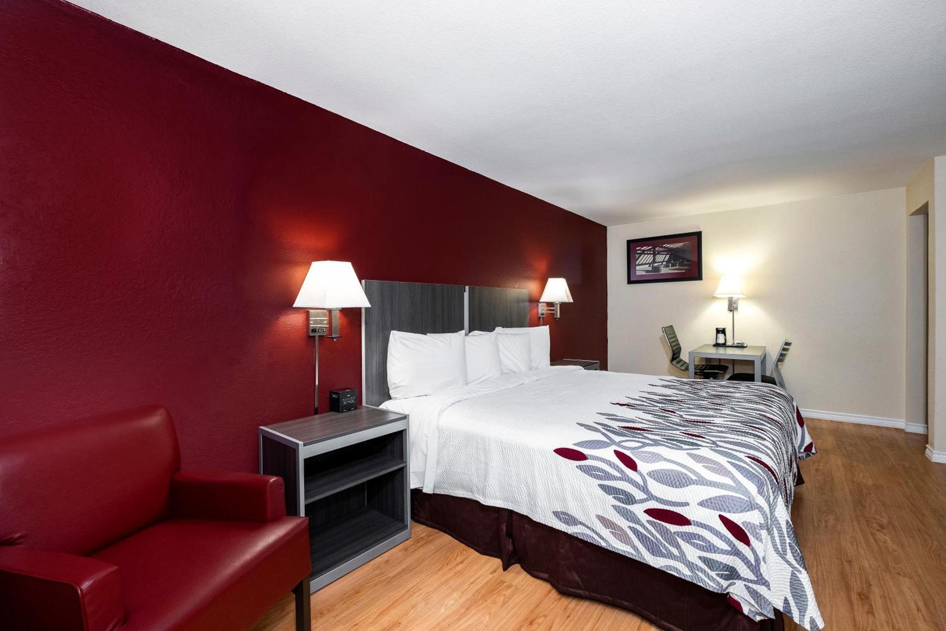 Red Roof Inn Houston North - FM1960 & I-45 photo 23