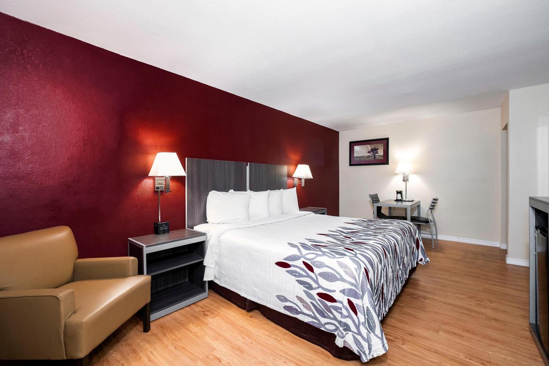 Red Roof Inn Houston North - FM1960 & I-45 photo 16