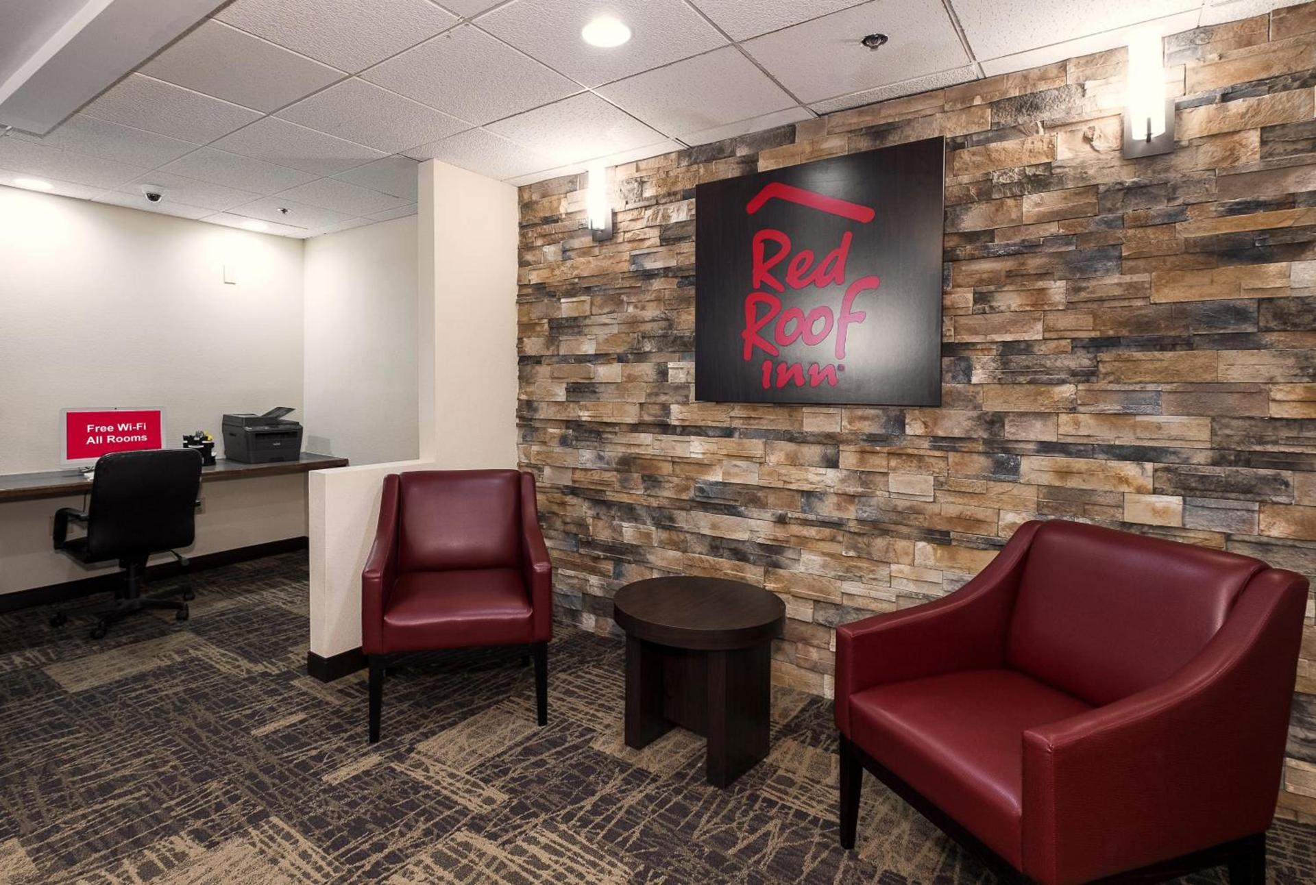 Red Roof Inn Hartford- New Britain photo 8