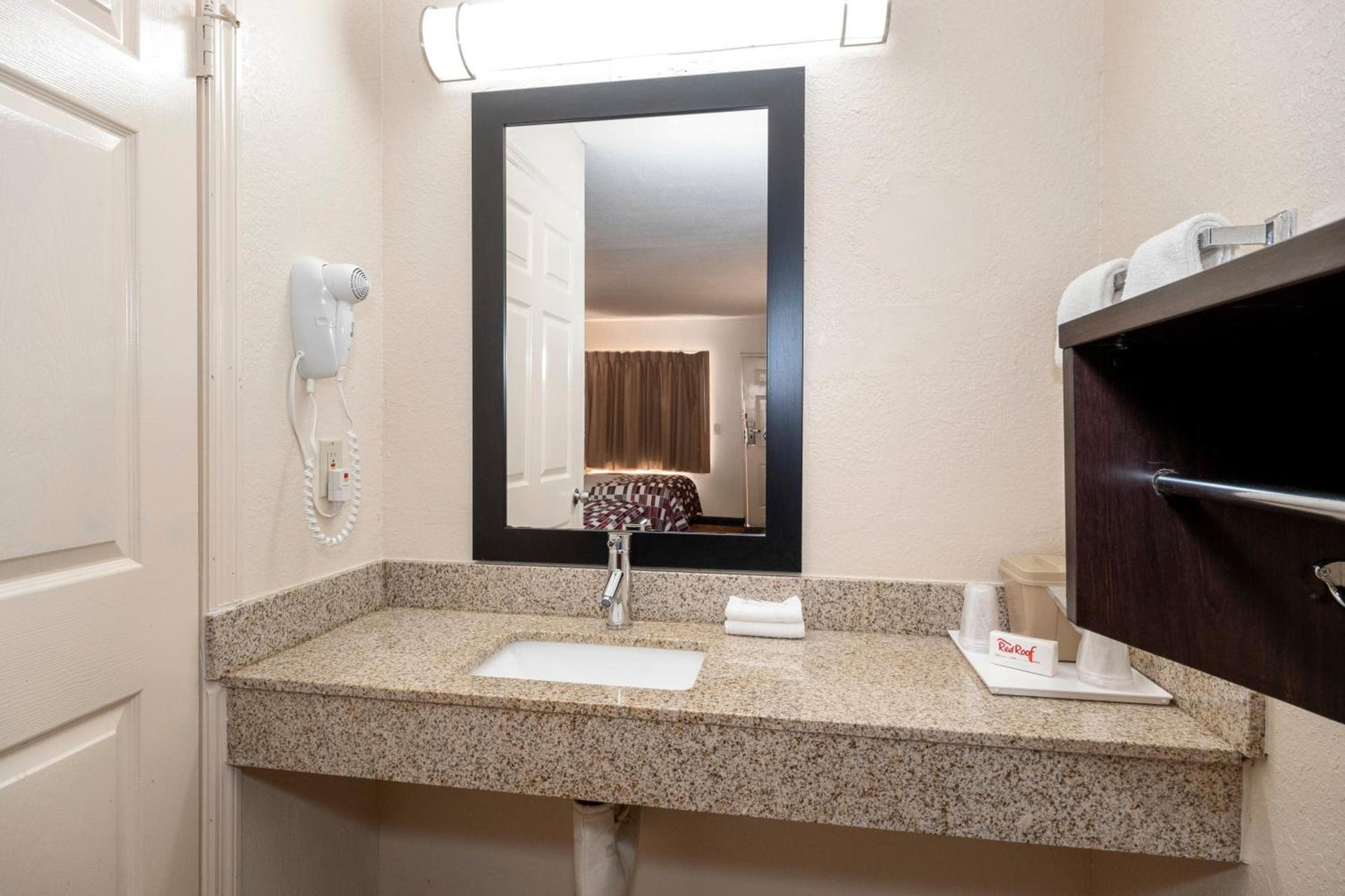 Red Roof Inn Ft Pierce photo 51