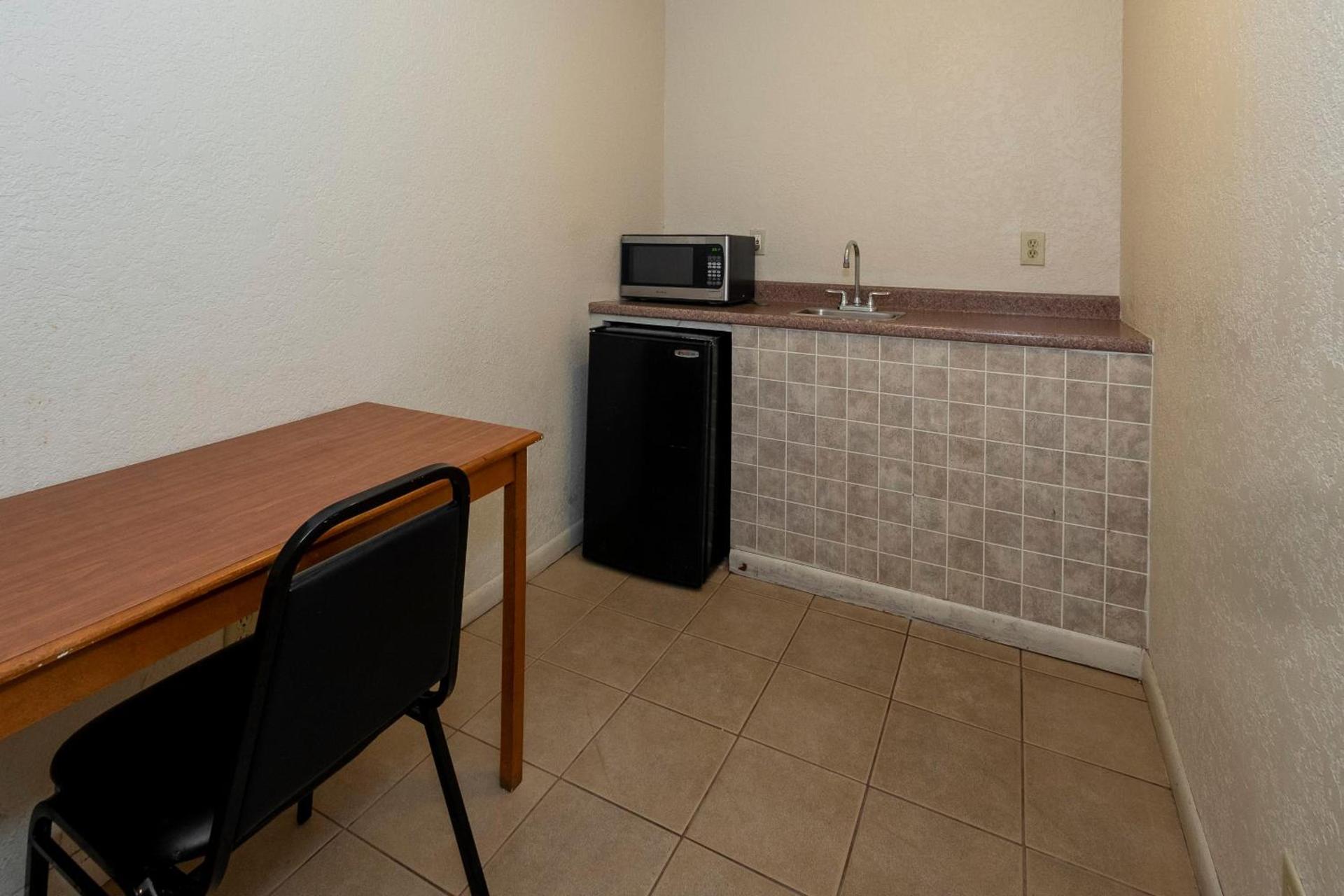 Red Roof Inn Ft Pierce photo 42