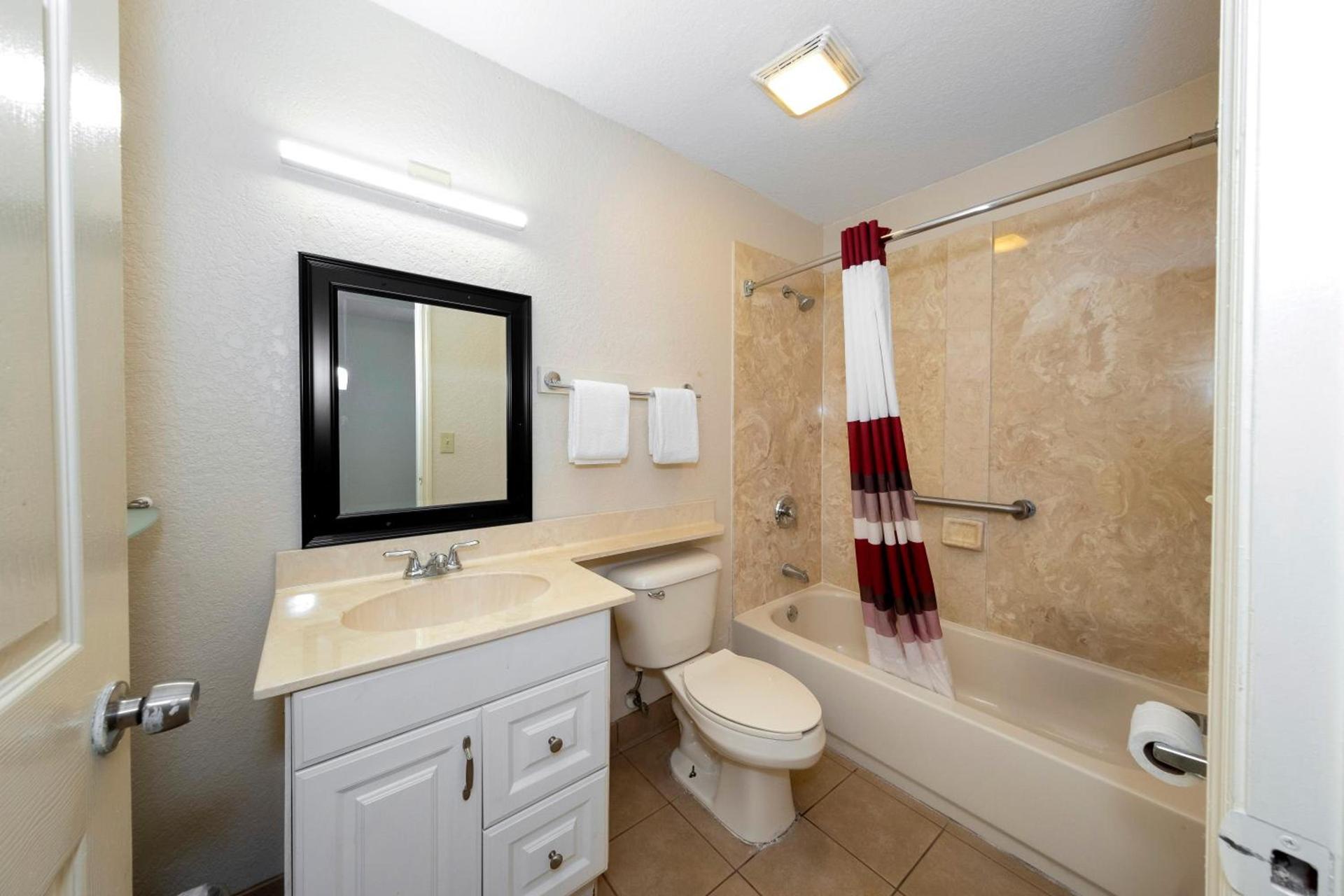 Red Roof Inn Ft Pierce photo 50