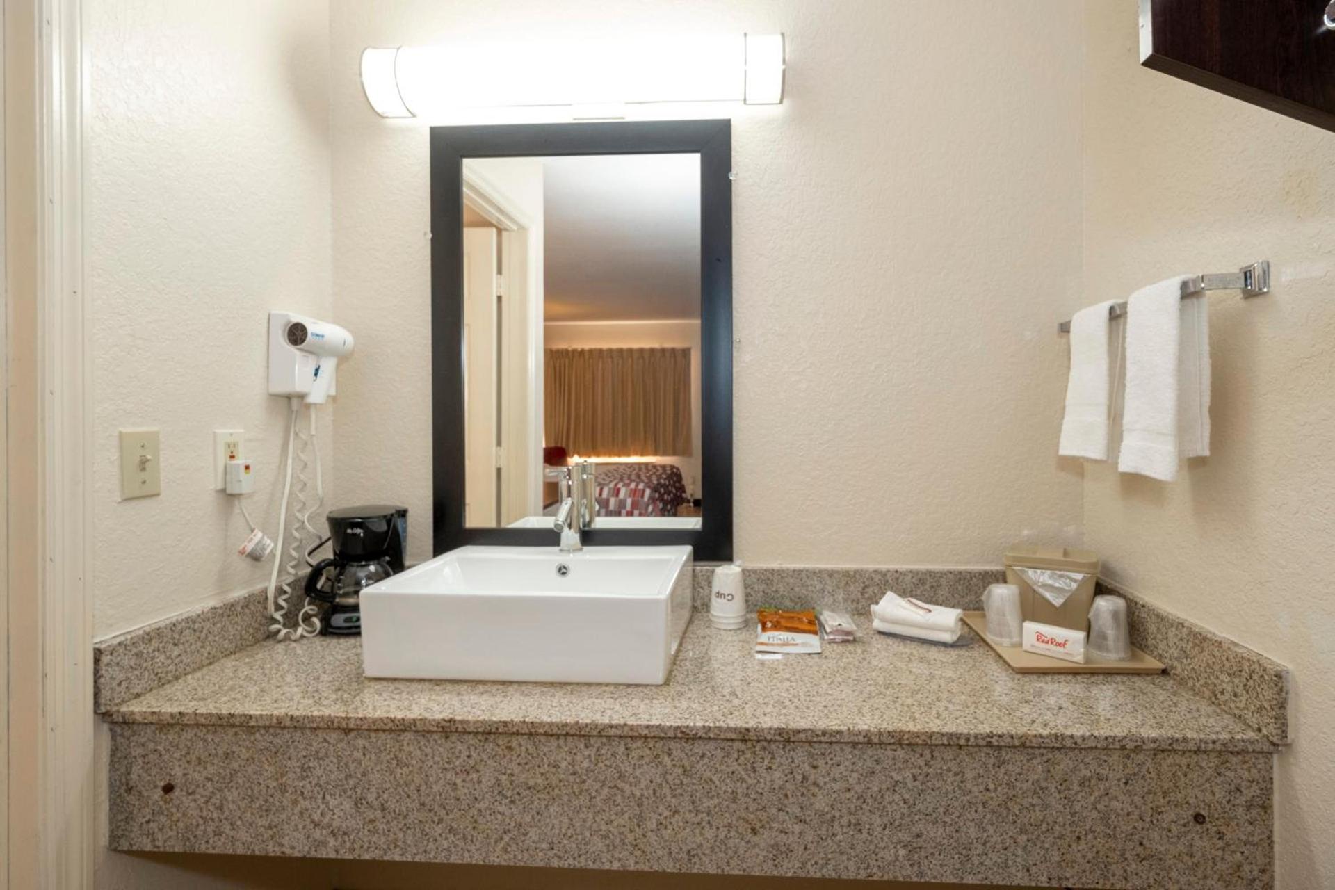 Red Roof Inn Ft Pierce photo 49