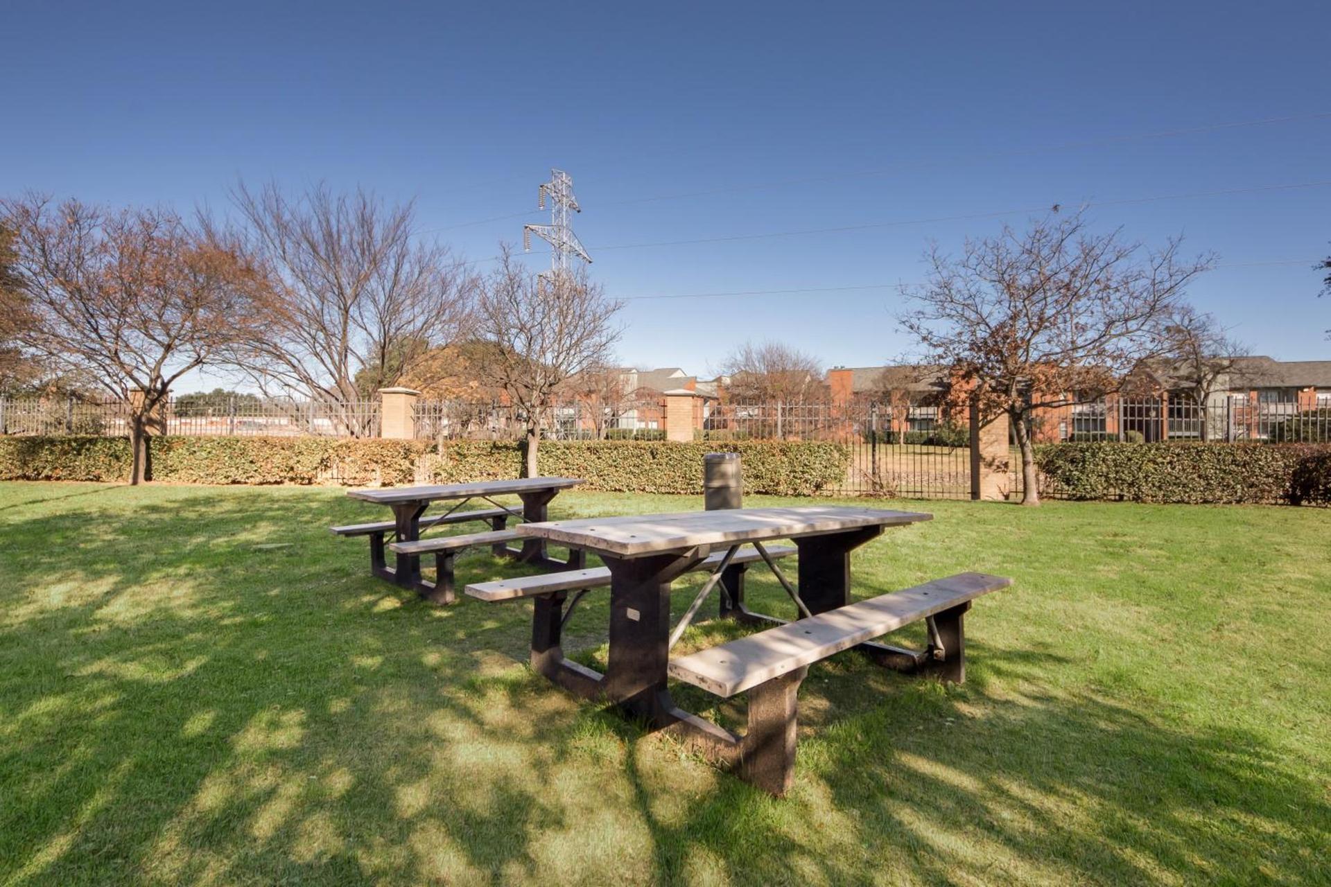 HomeTowne Studios by Red Roof Dallas - Mesquite photo 11