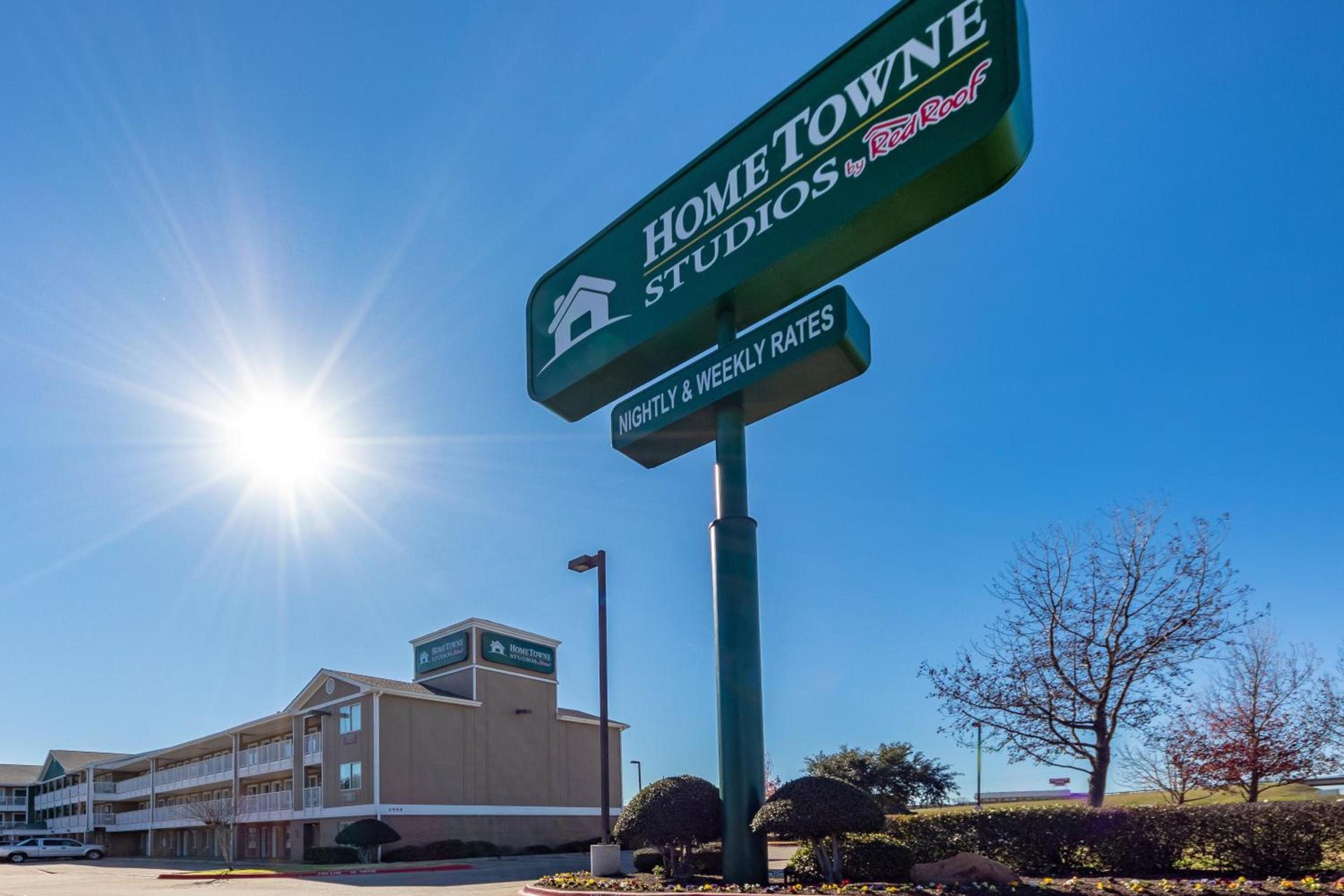 HomeTowne Studios by Red Roof Dallas - Mesquite photo 3