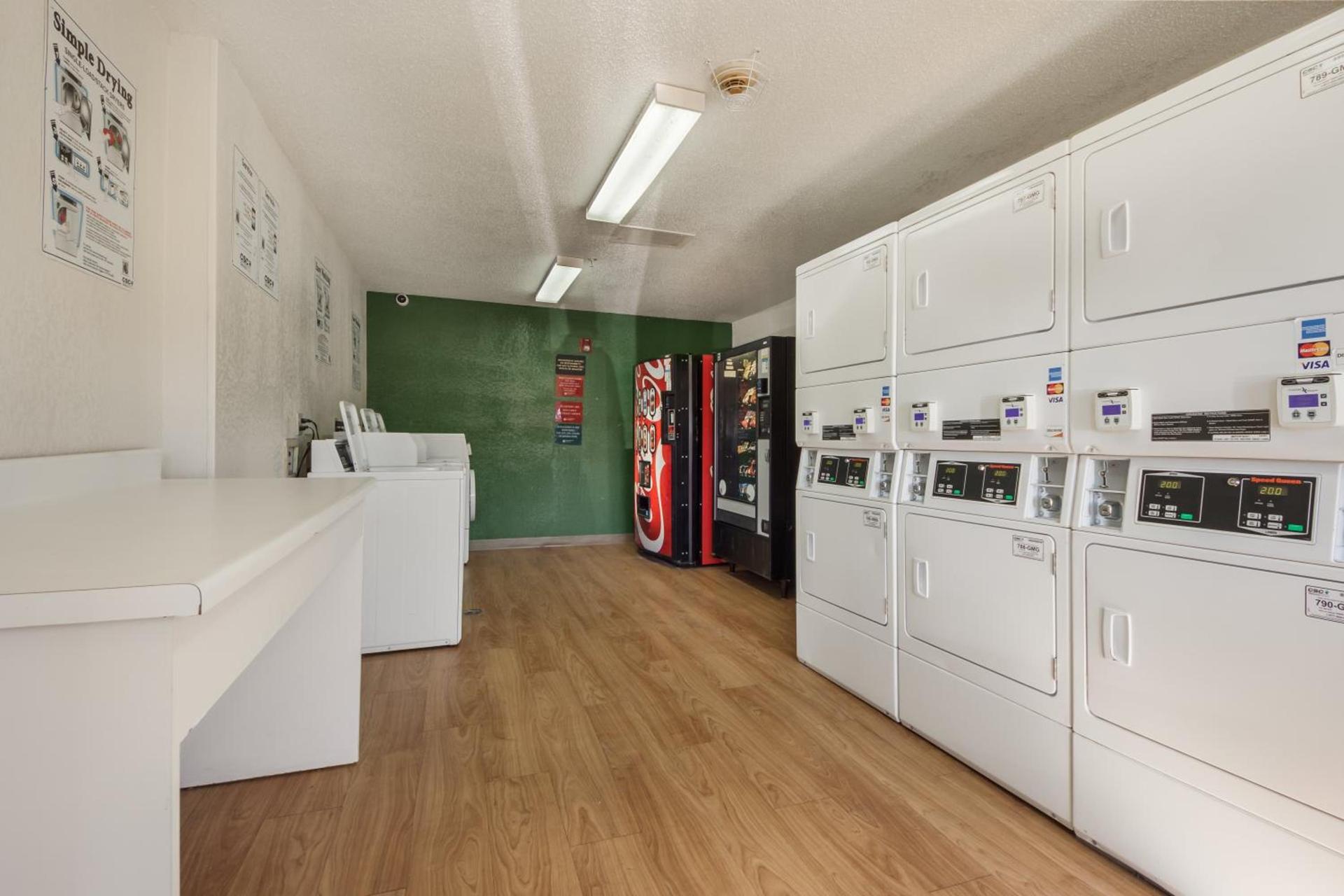 HomeTowne Studios by Red Roof Dallas - Mesquite photo 12
