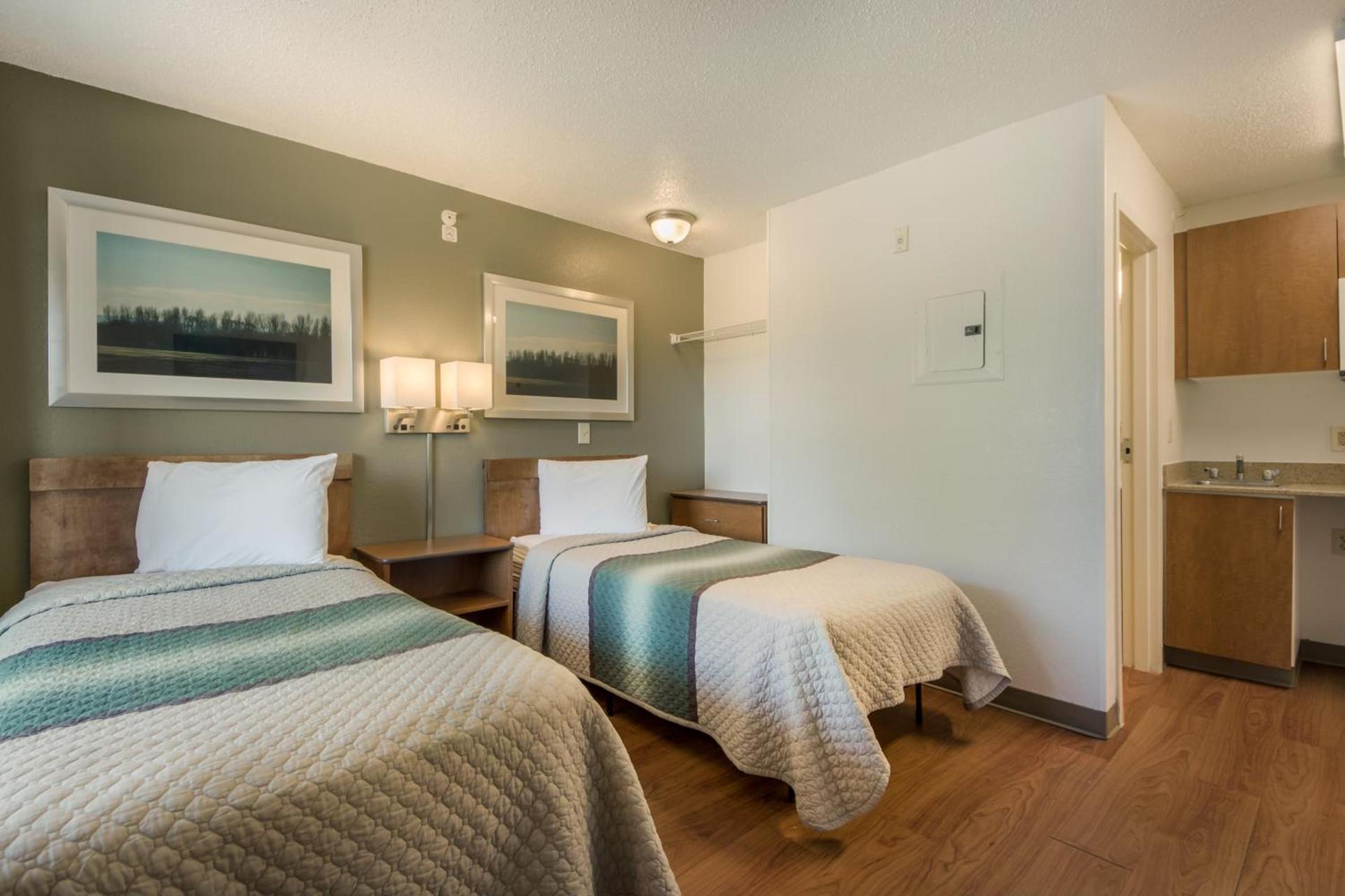 HomeTowne Studios by Red Roof Dallas - Mesquite photo 17