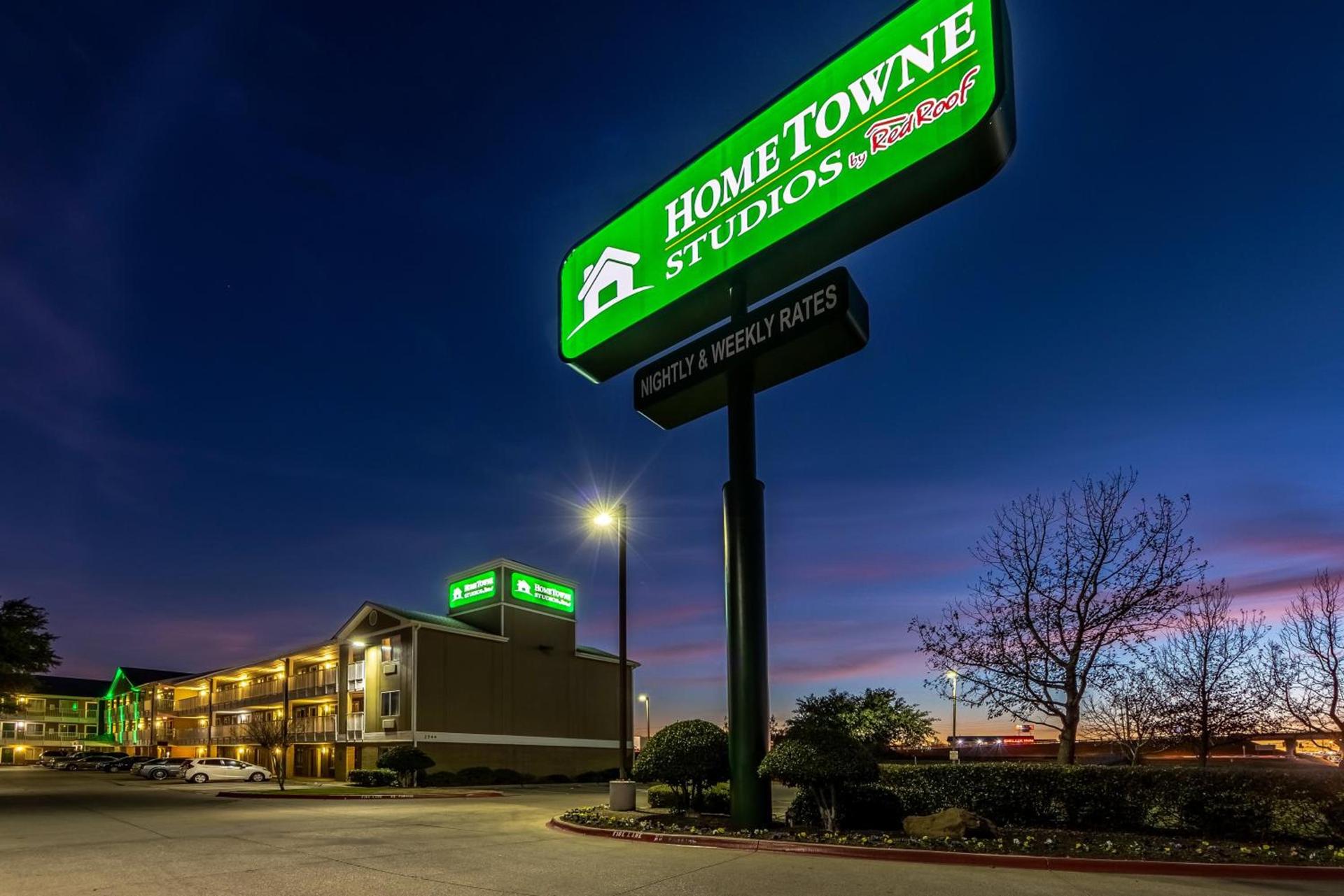 HomeTowne Studios by Red Roof Dallas - Mesquite photo 5