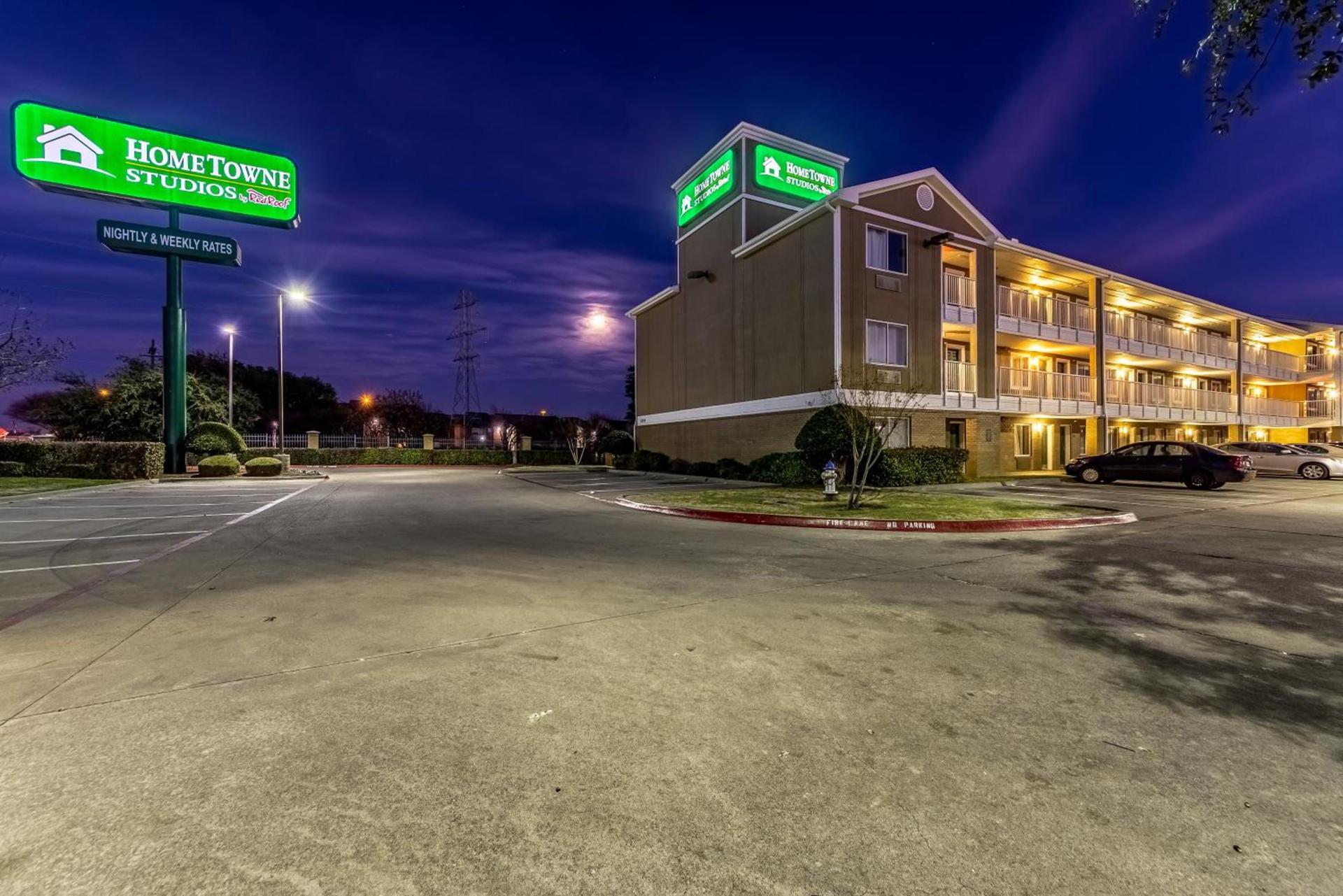 HomeTowne Studios by Red Roof Dallas - Mesquite photo 6