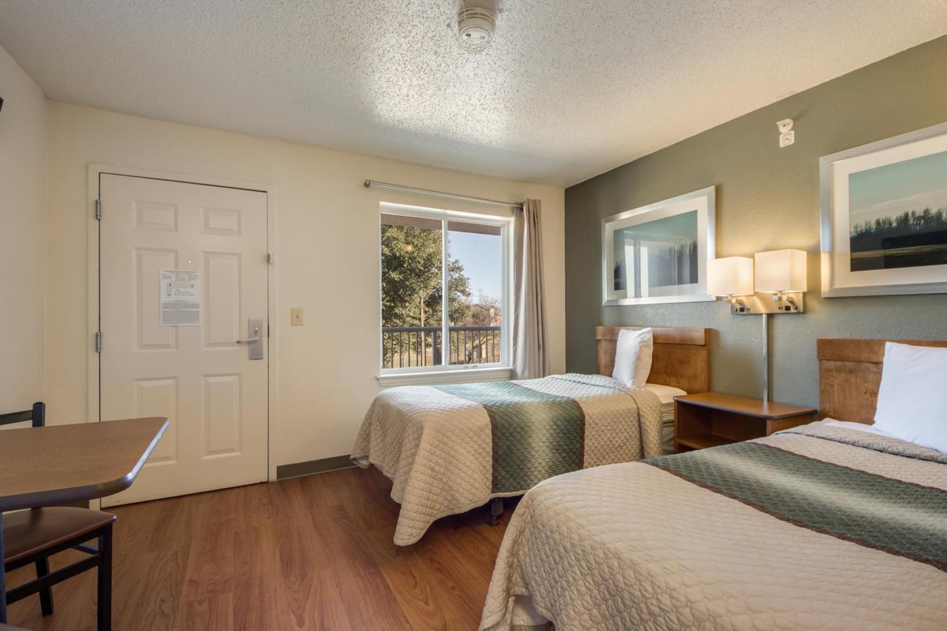 HomeTowne Studios by Red Roof Dallas - Mesquite photo 18