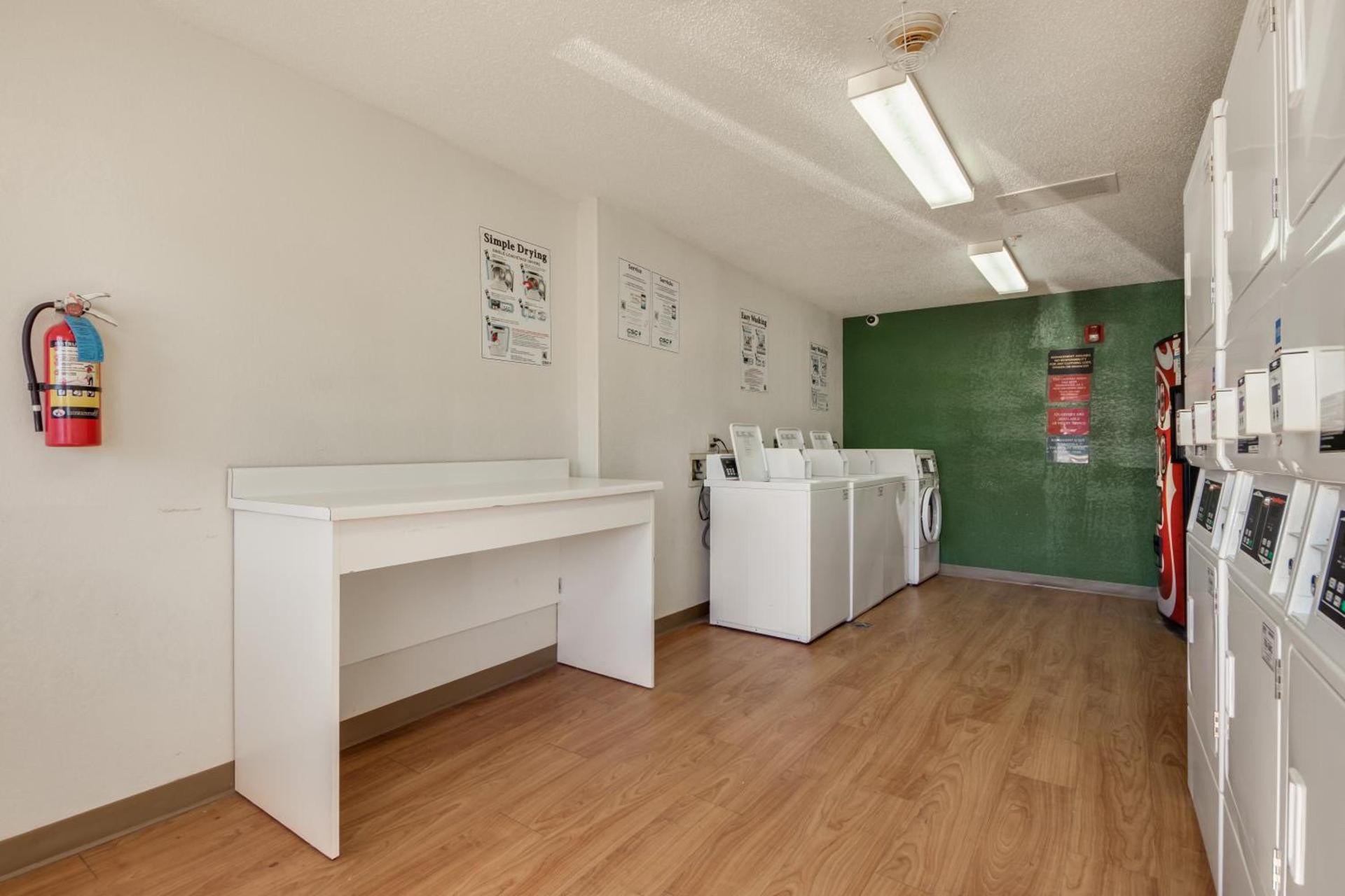 HomeTowne Studios by Red Roof Dallas - Mesquite photo 13
