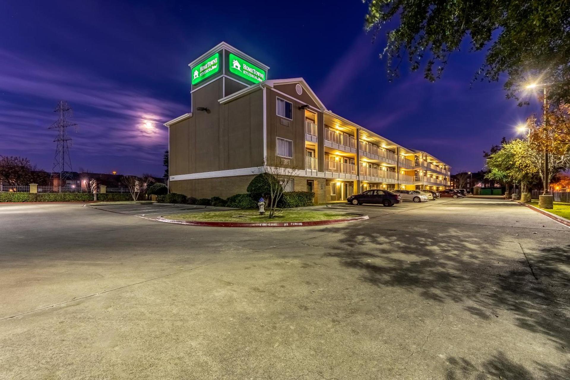 HomeTowne Studios by Red Roof Dallas - Mesquite photo 8