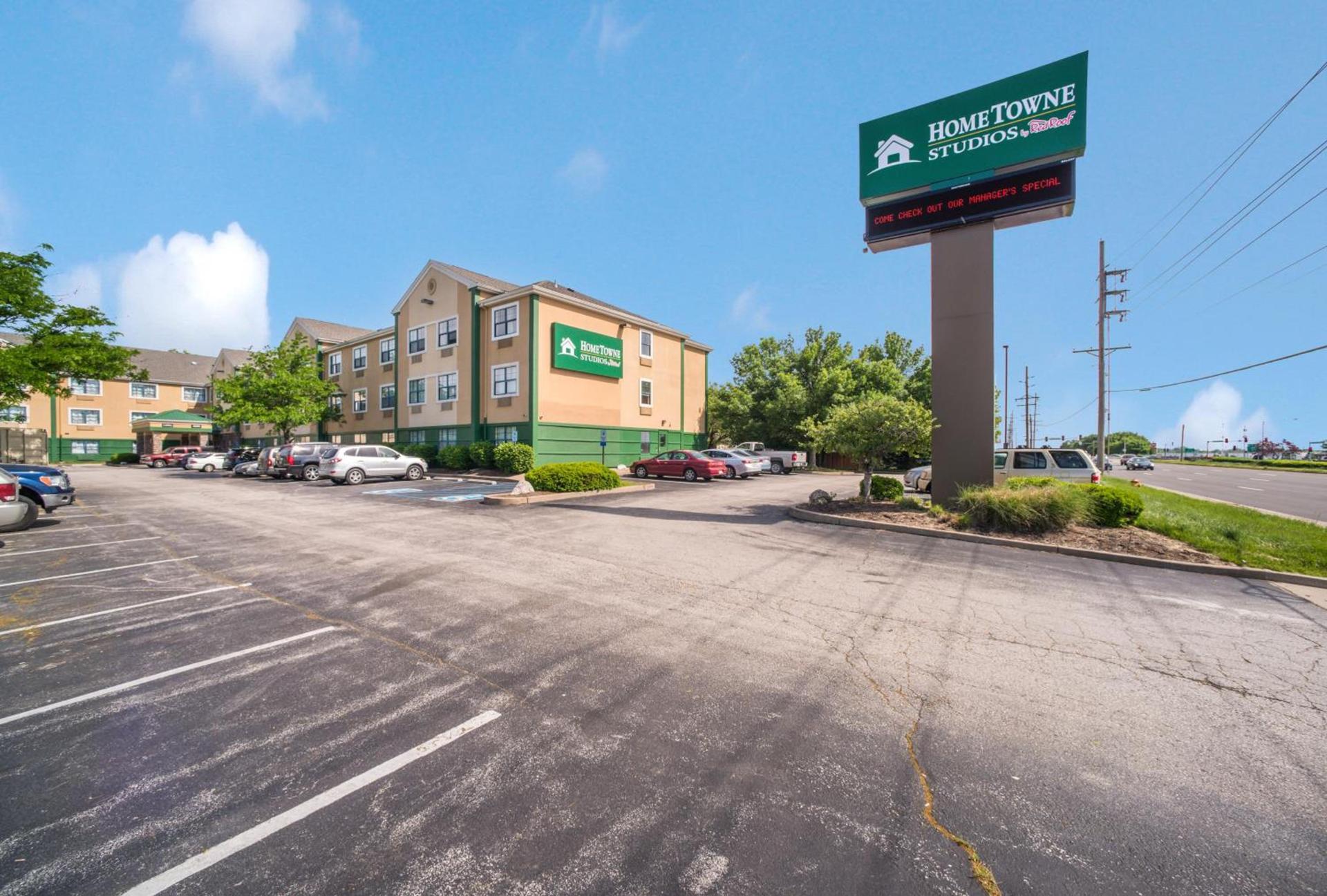HomeTowne Studios by Red Roof St. Louis - Airport/N Lindbergh photo 20