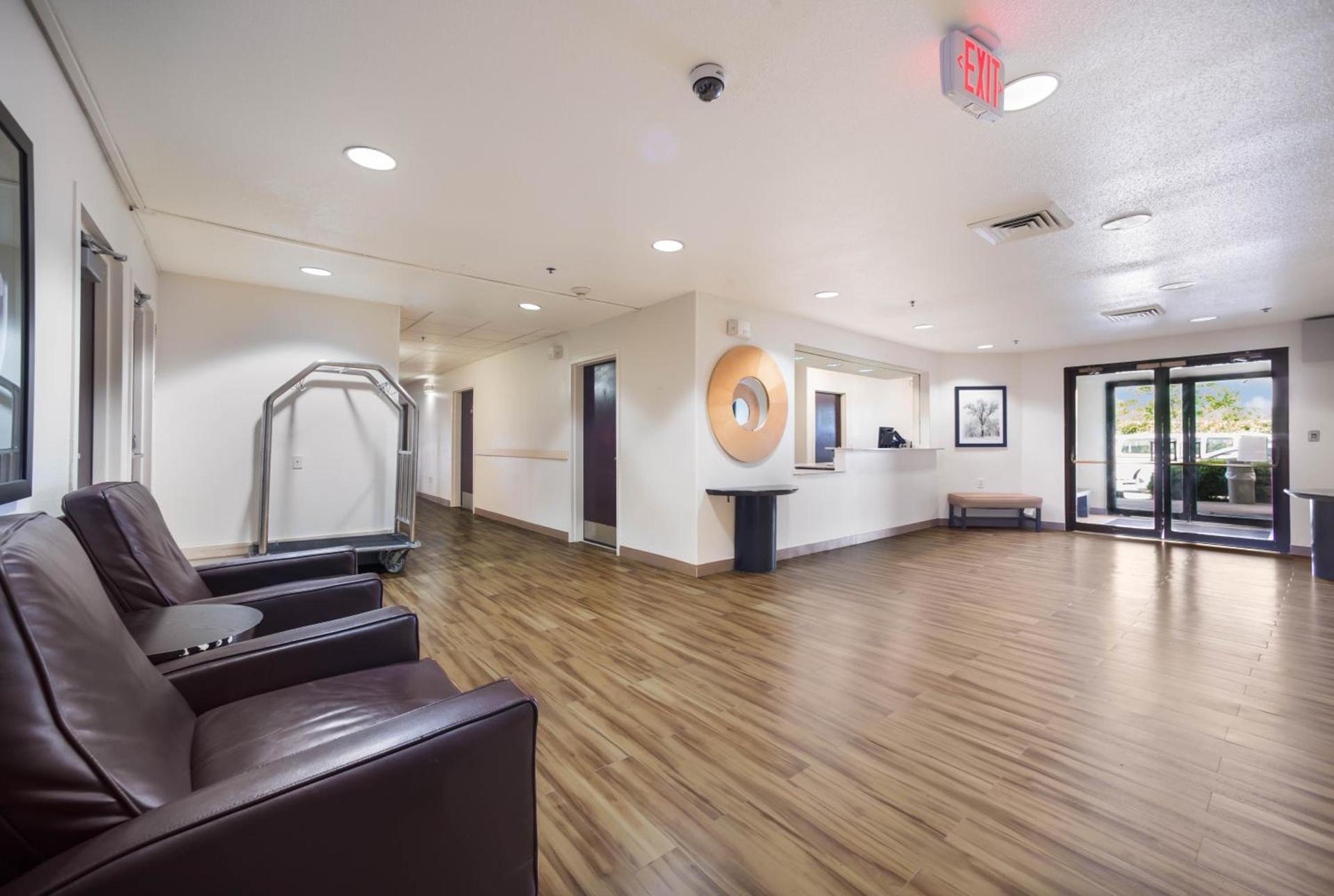 HomeTowne Studios by Red Roof St. Louis - Airport/N Lindbergh photo 7