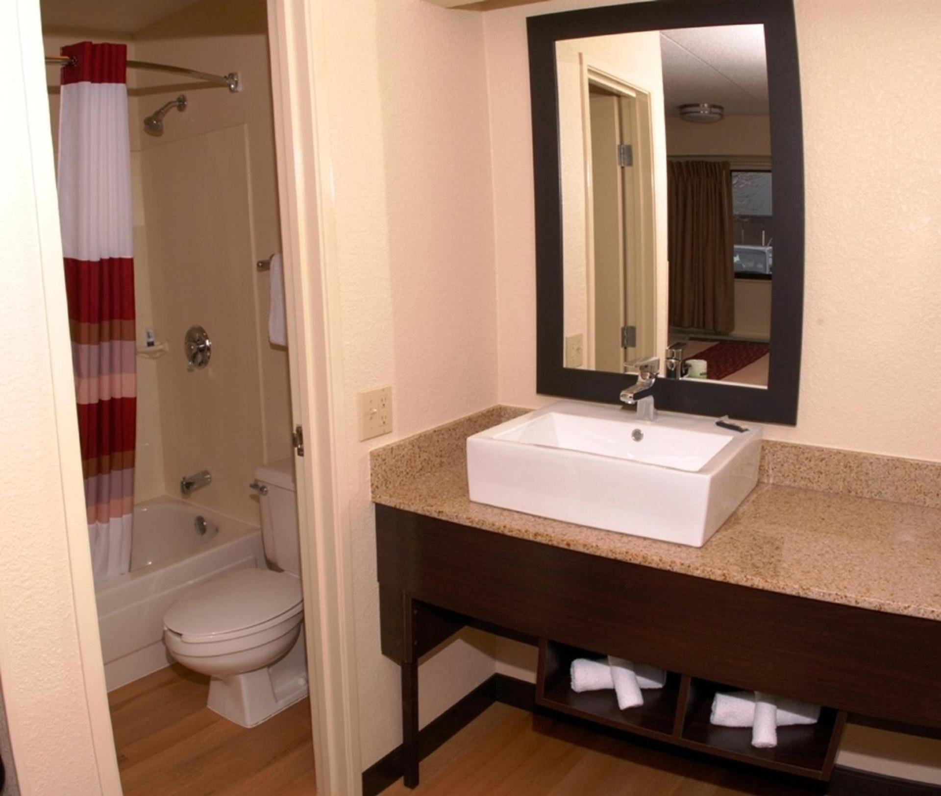 Red Roof Inn PLUS+ Baltimore North - Timonium photo 25