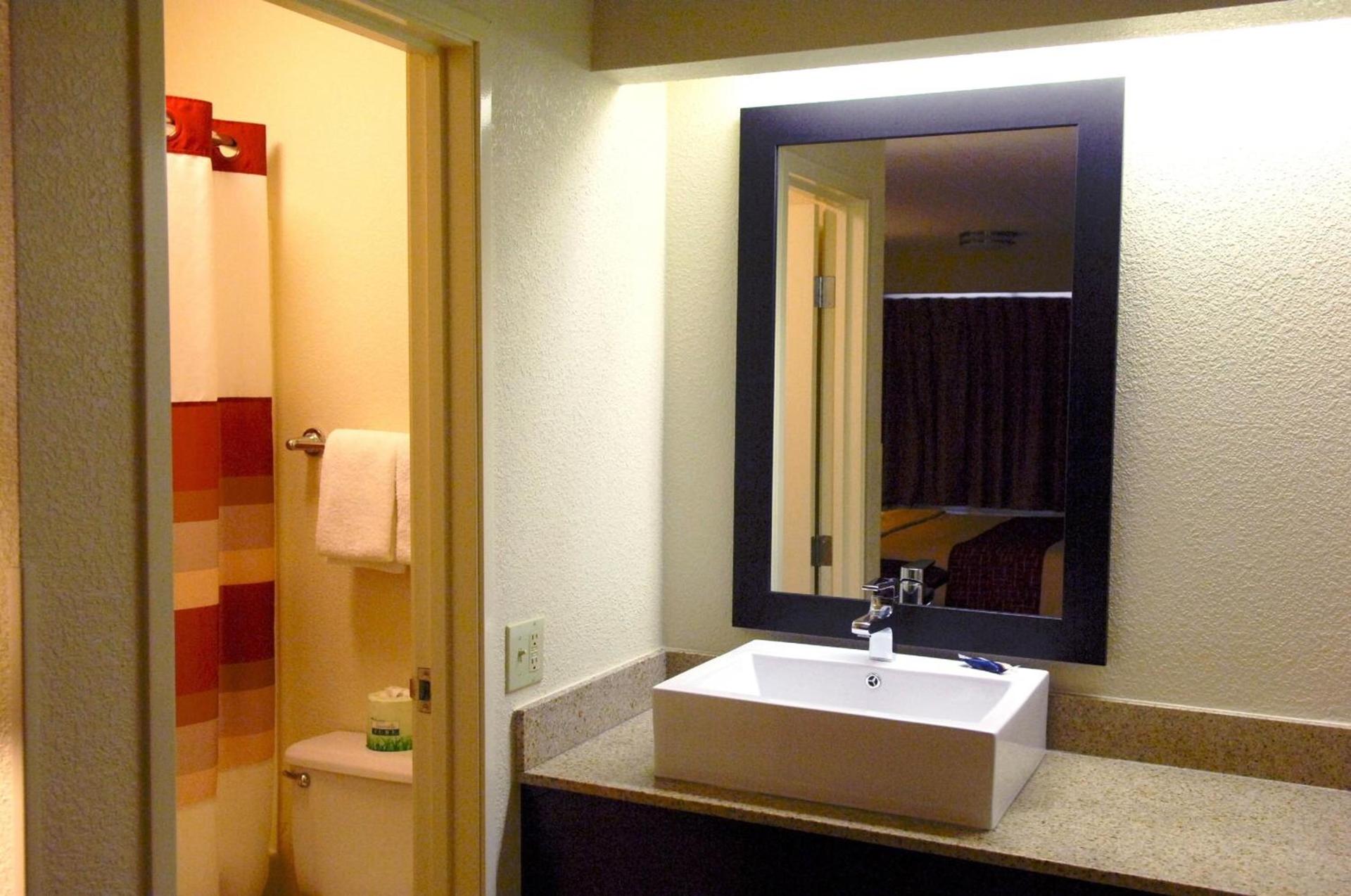 Red Roof Inn PLUS+ Baltimore North - Timonium photo 26