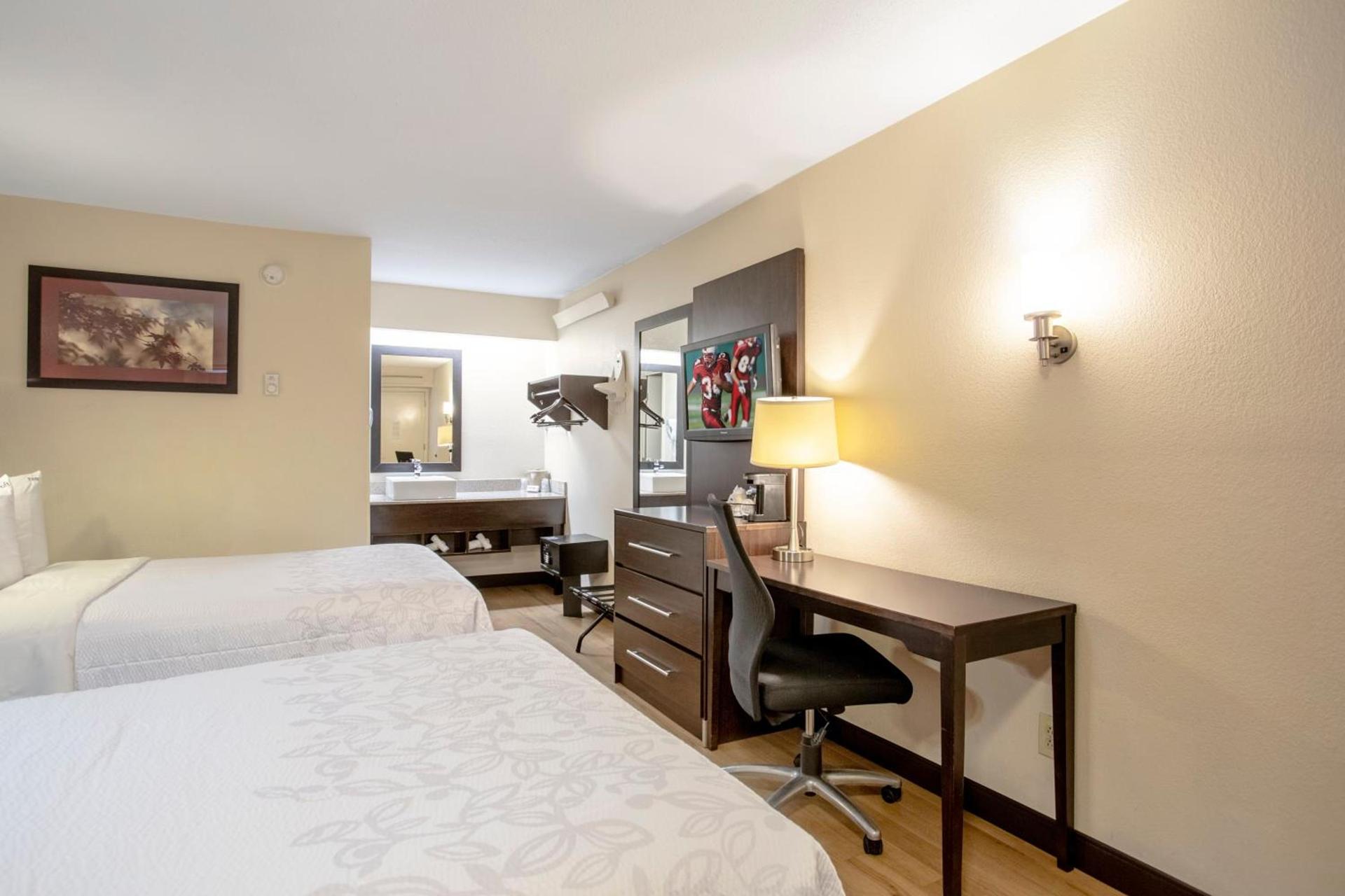 Red Roof Inn PLUS+ Baltimore North - Timonium photo 18