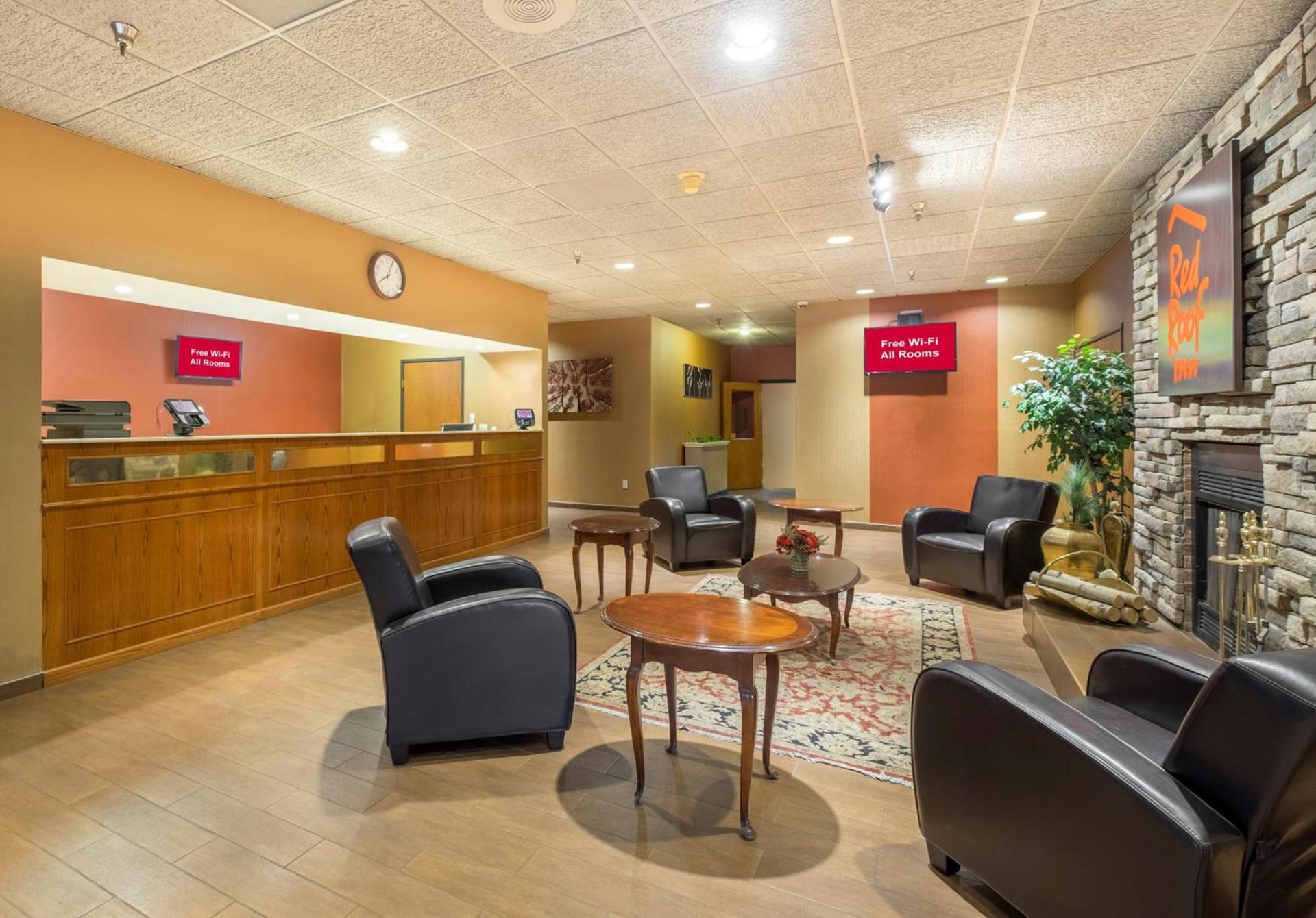Red Roof Inn Fulton photo 5