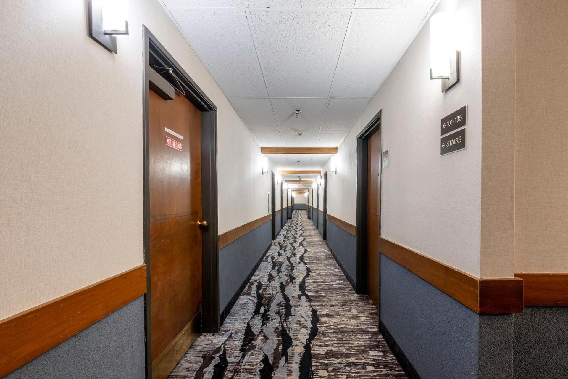 Red Roof Inn Fulton photo 12