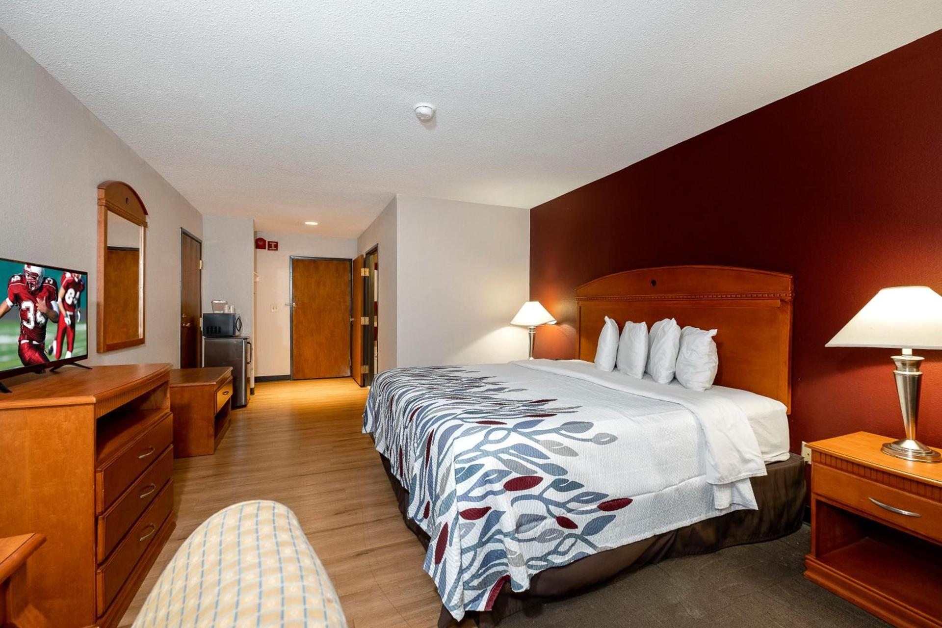 Red Roof Inn Fulton photo 16