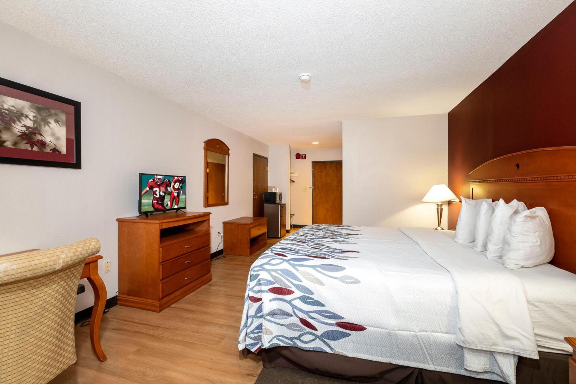 Red Roof Inn Fulton photo 19