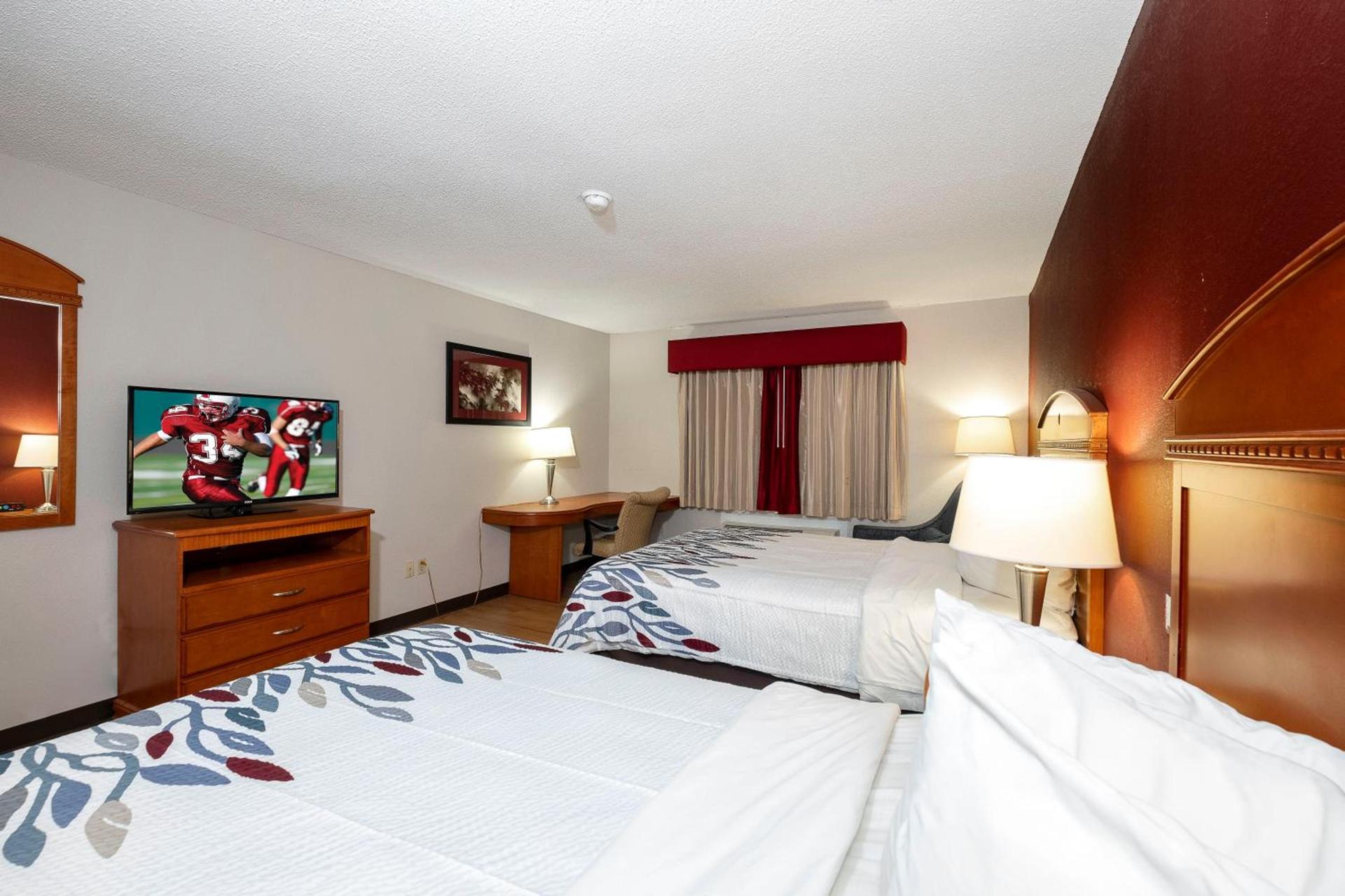 Red Roof Inn Fulton photo 13