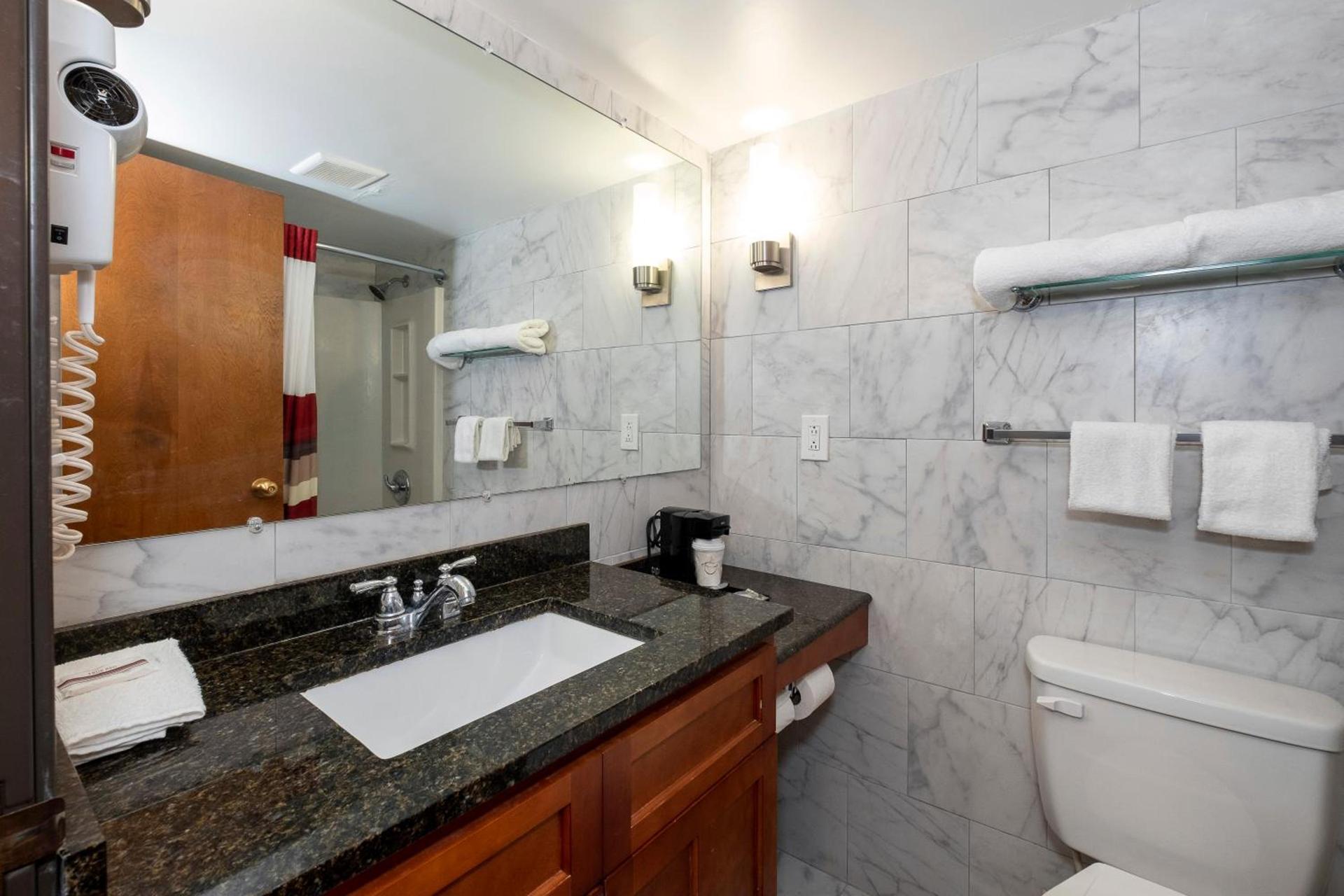 Red Roof Inn Fulton photo 21