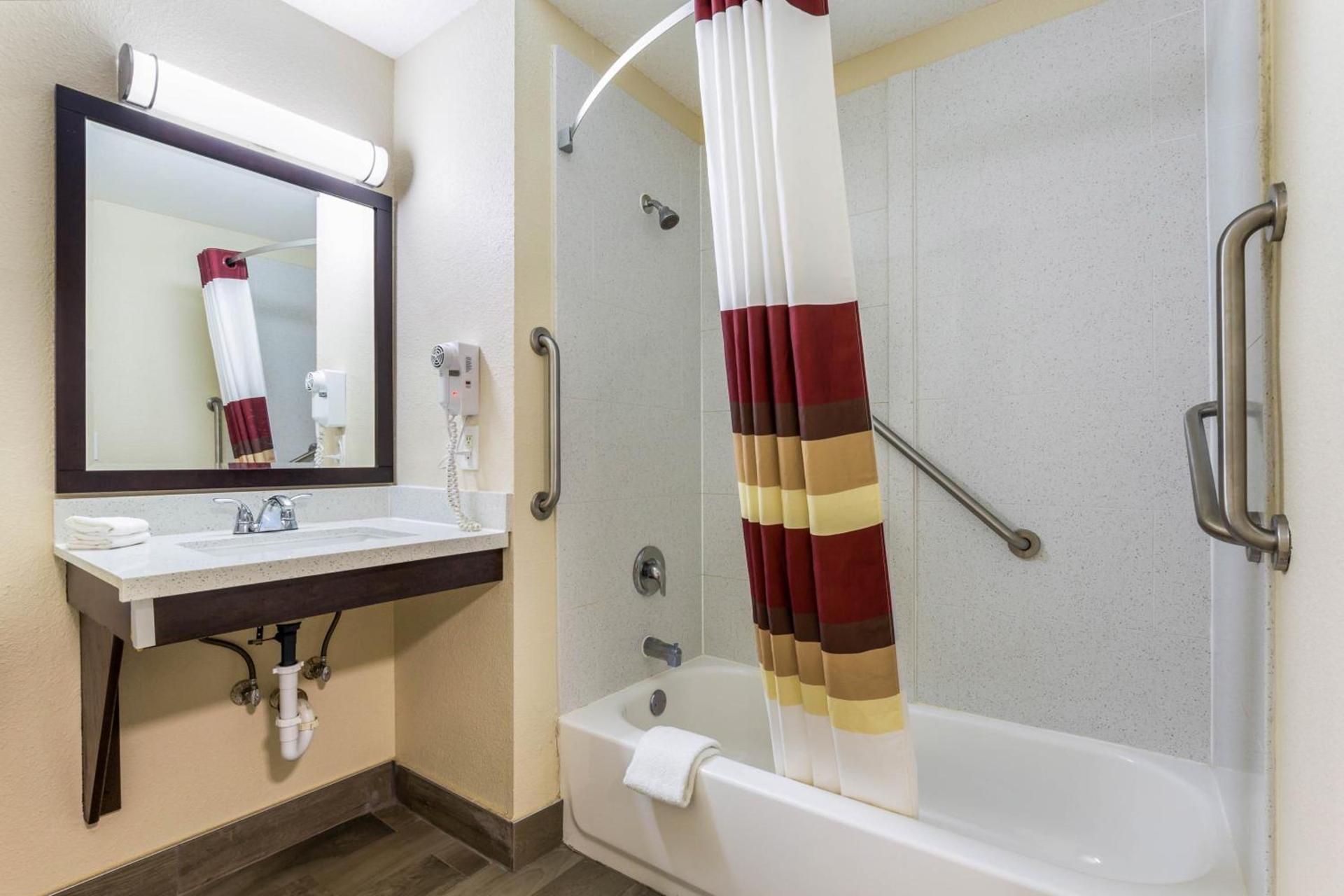 Red Roof Inn Dry Ridge photo 32