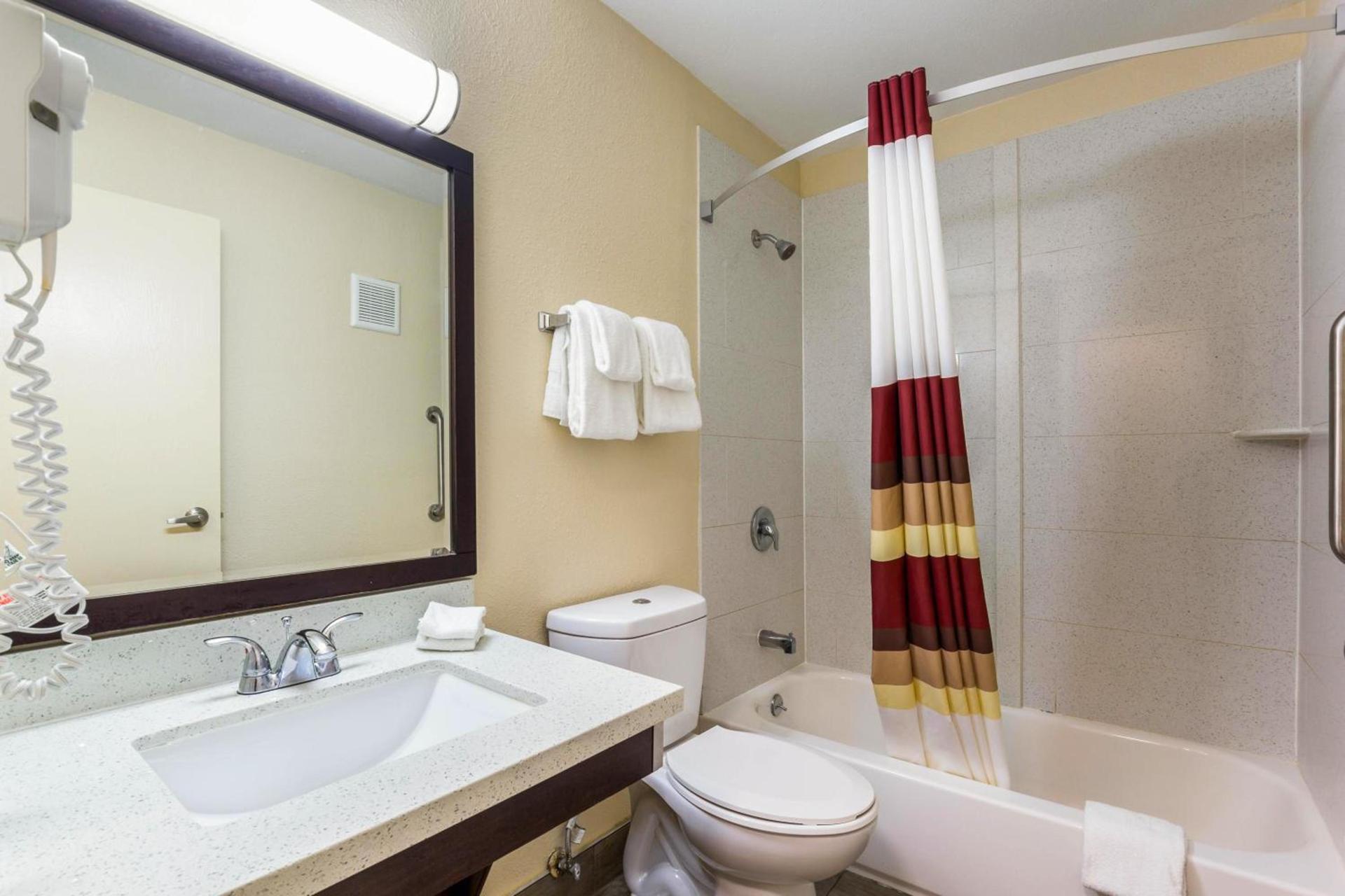 Red Roof Inn Dry Ridge photo 34