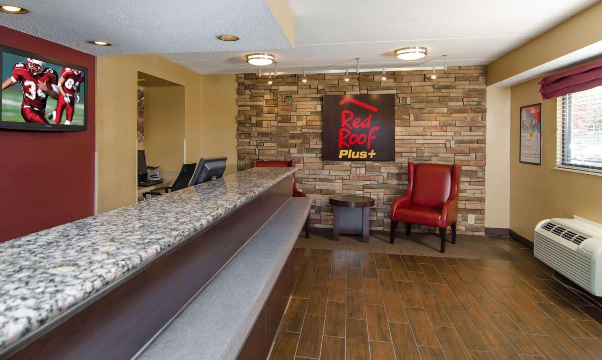 Red Roof Inn PLUS+ Baltimore-Washington DC/BWI Airport photo 8