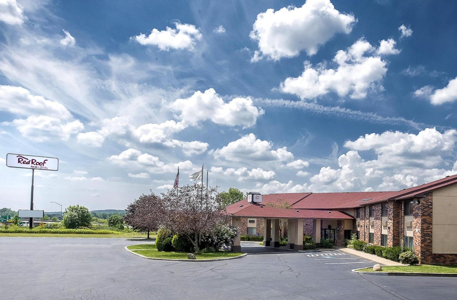 Red Roof Inn & Suites Hermitage photo 3