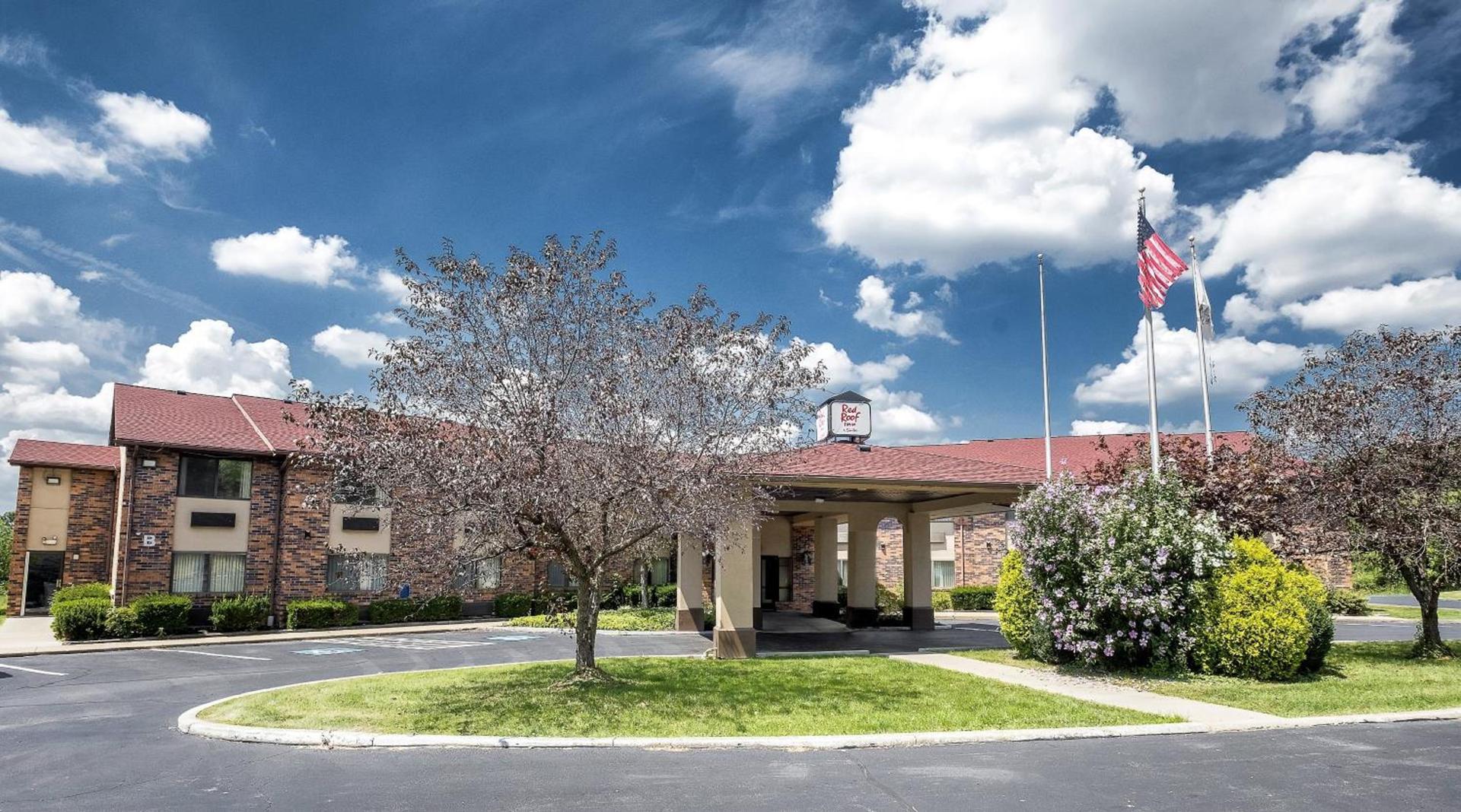 Red Roof Inn & Suites Hermitage — hotel in Hermitage