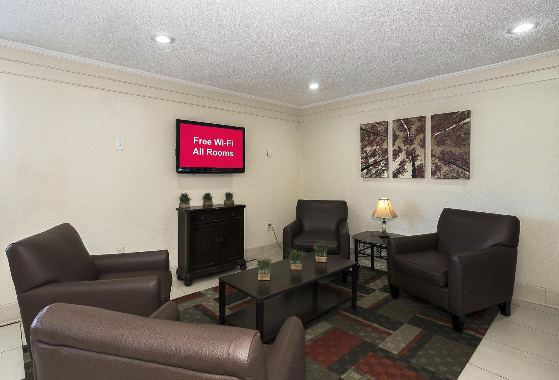 Red Roof Inn Bloomington - Normal/University photo 5